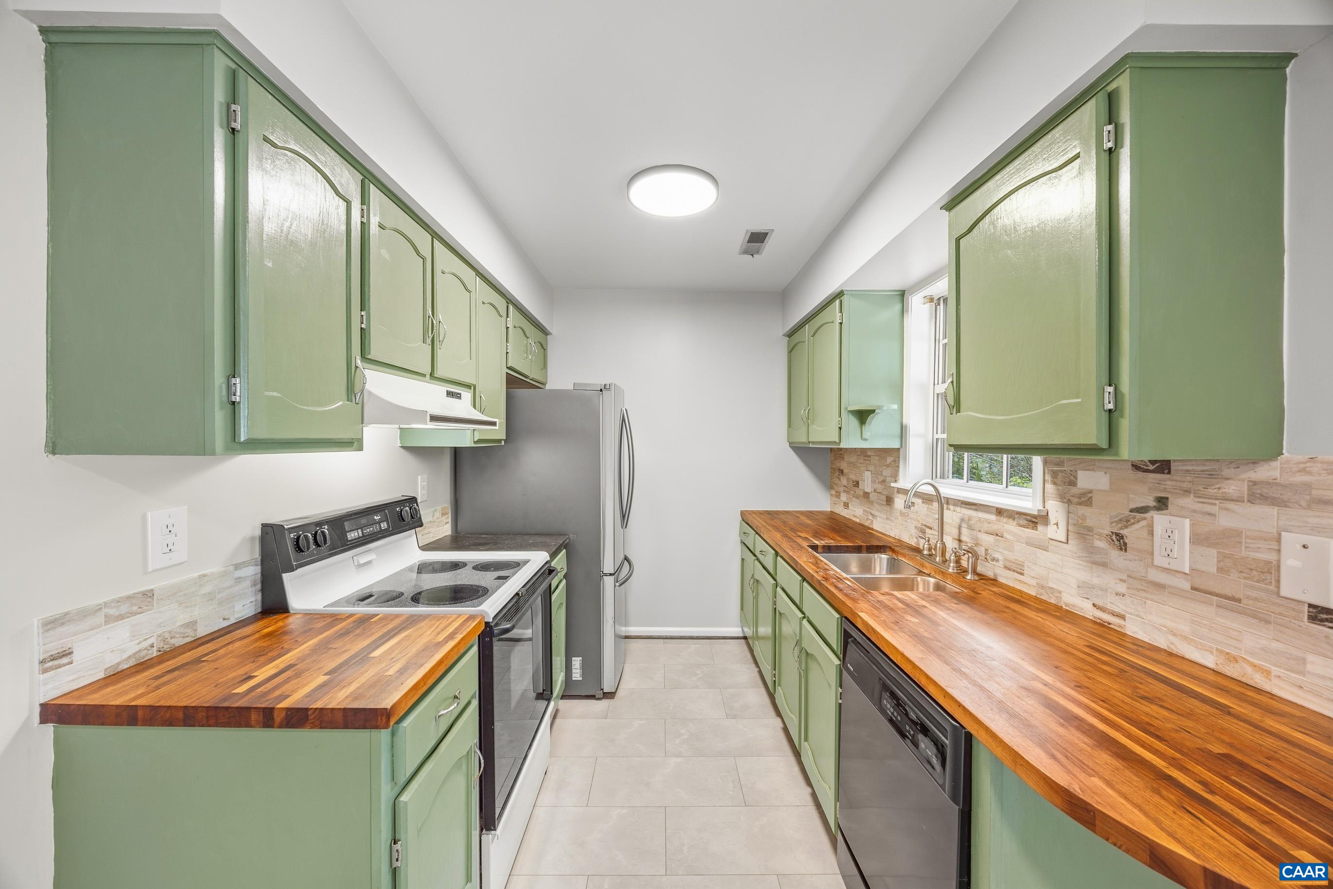 71 COURT PL, CHARLOTTESVILLE, Virginia 22901, 3 Bedrooms Bedrooms, ,1 BathroomBathrooms,Residential,71 COURT PL,681825 MLS # 681825 71 COURT PL, CHARLOTTESVILLE, Virginia 22901, 3 Bedrooms Bedrooms, ,1 BathroomBathrooms,Residential,71 COURT PL,681825 MLS # 681825