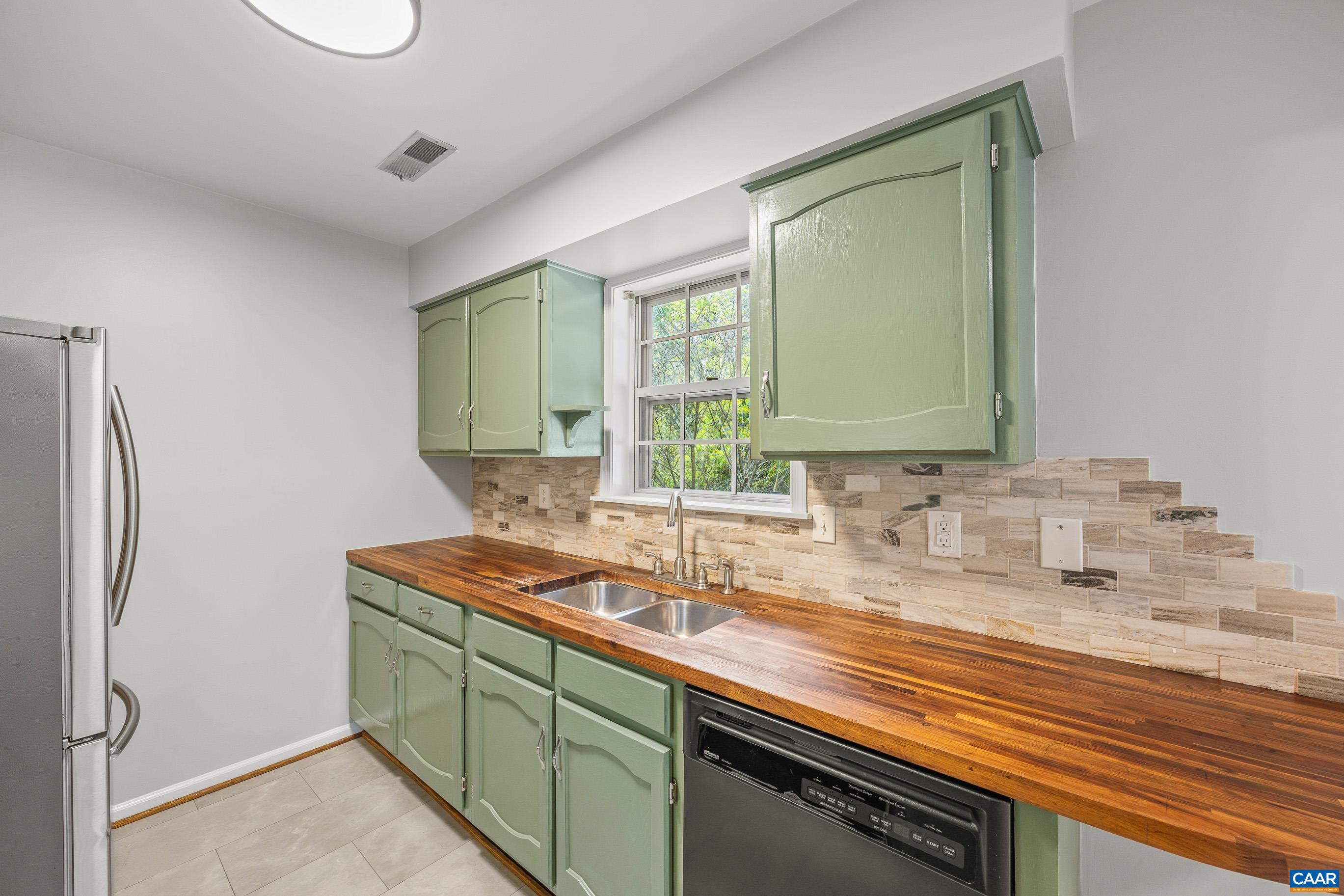 71 COURT PL, CHARLOTTESVILLE, Virginia 22901, 3 Bedrooms Bedrooms, ,1 BathroomBathrooms,Residential,71 COURT PL,681825 MLS # 681825 71 COURT PL, CHARLOTTESVILLE, Virginia 22901, 3 Bedrooms Bedrooms, ,1 BathroomBathrooms,Residential,71 COURT PL,681825 MLS # 681825