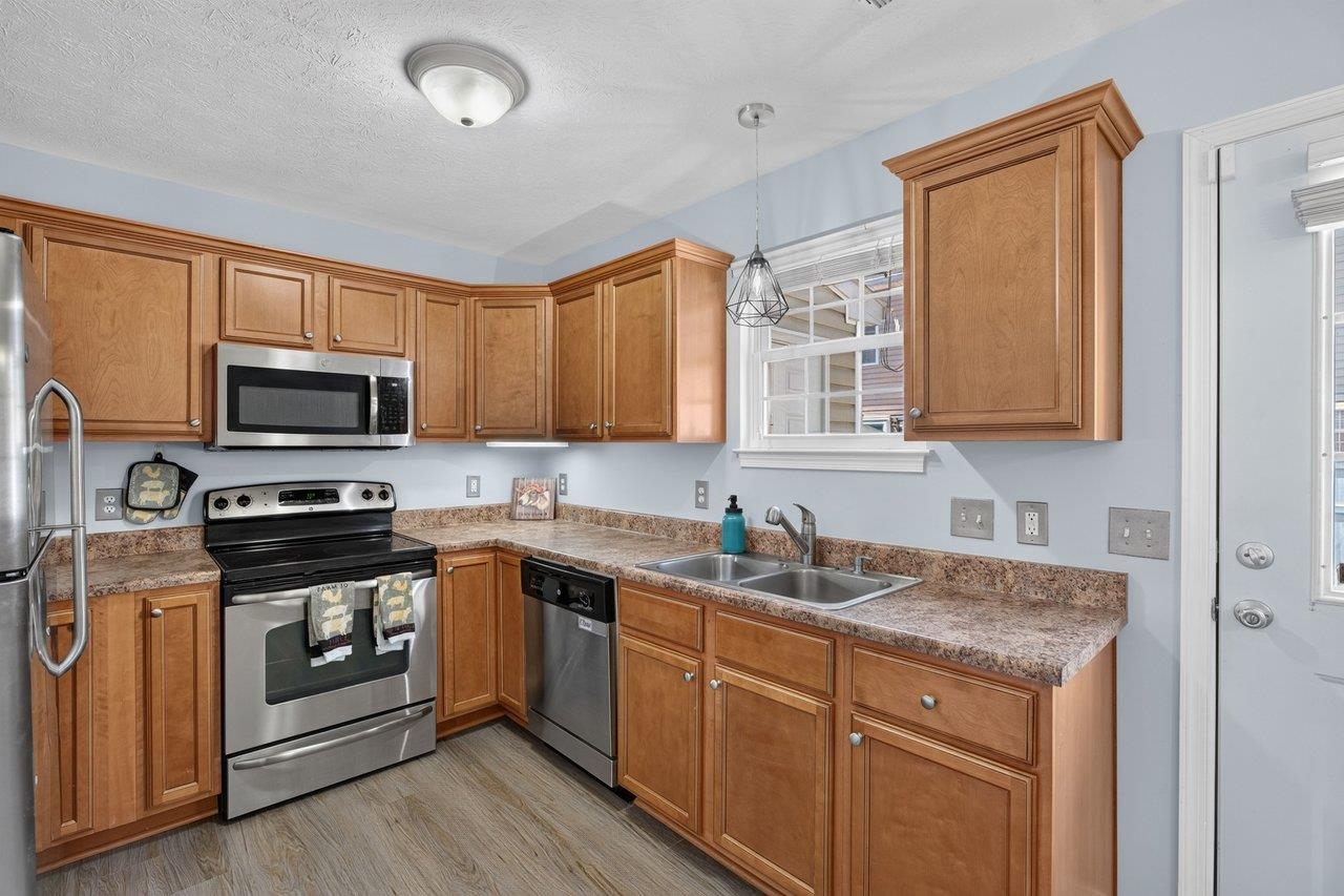 105 C 13TH ST, GROTTOES, Virginia 24441, 2 Bedrooms Bedrooms, ,2 BathroomsBathrooms,Residential,105 C 13TH ST,682138 MLS # 682138