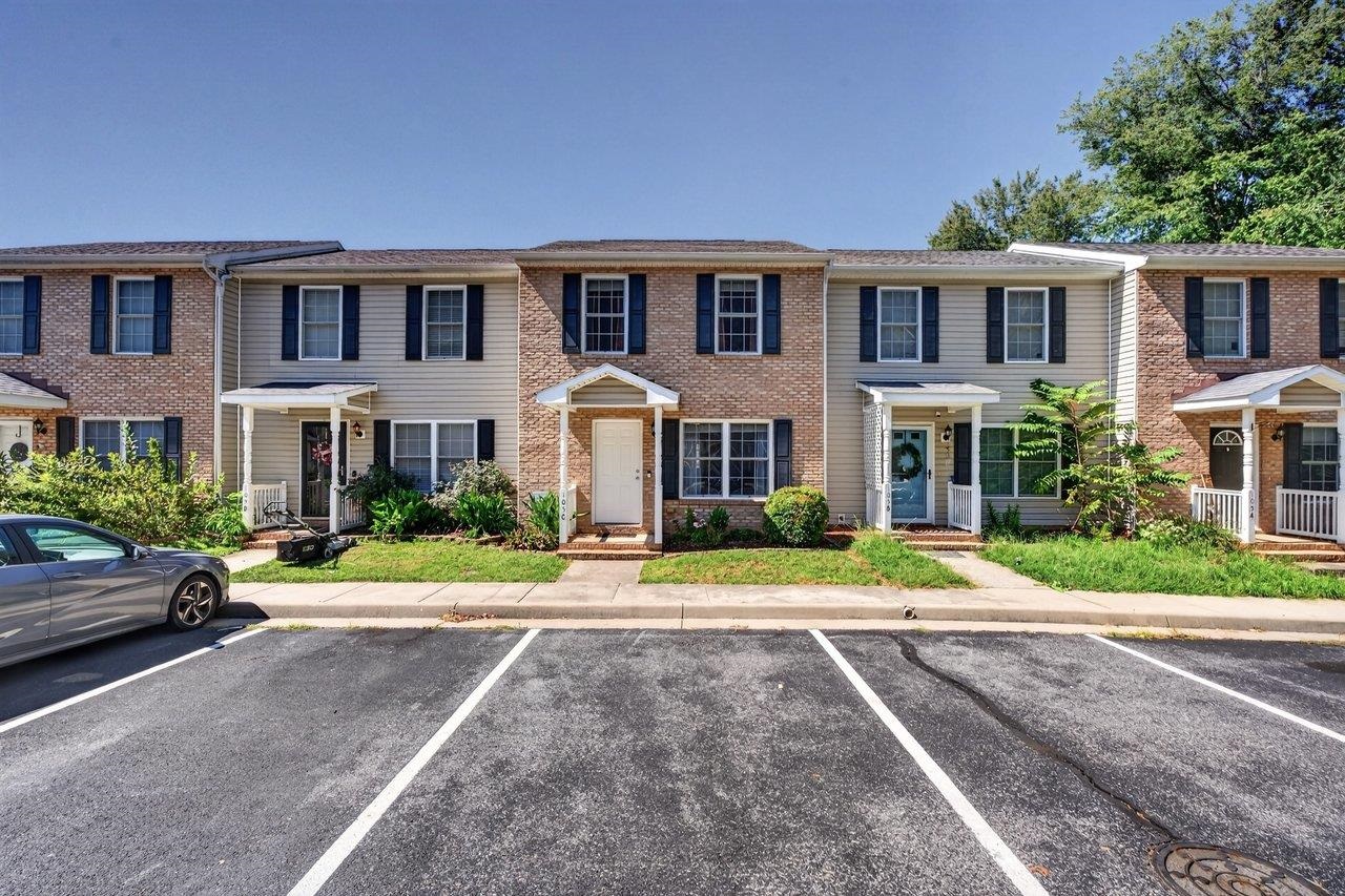 105 C 13TH ST, GROTTOES, Virginia 24441, 2 Bedrooms Bedrooms, ,2 BathroomsBathrooms,Residential,105 C 13TH ST,682138 MLS # 682138
