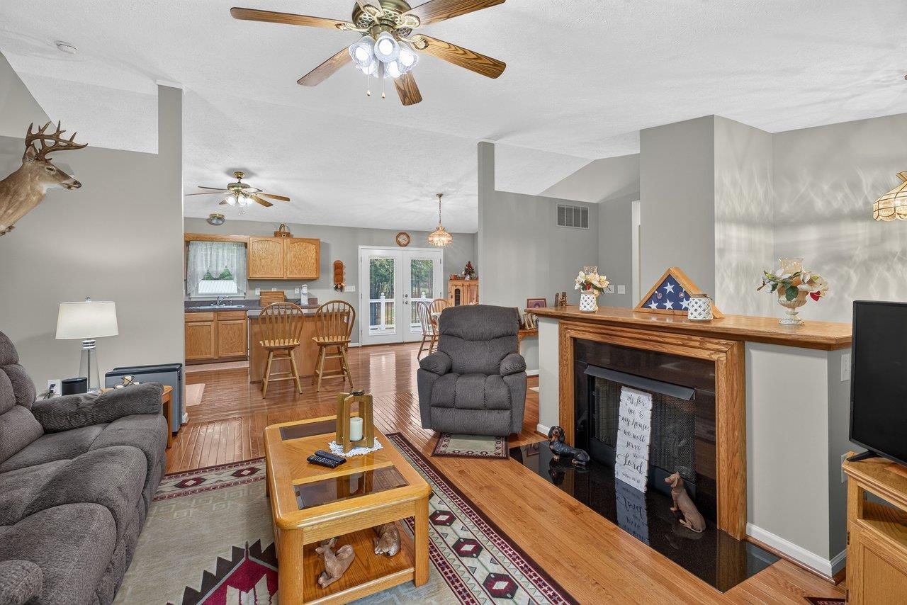 9779 SOUTH EAST SIDE HWY, ELKTON, Virginia 22827, 3 Bedrooms Bedrooms, ,2 BathroomsBathrooms,Residential,9779 SOUTH EAST SIDE HWY,682142 MLS # 682142 9779 SOUTH EAST SIDE HWY, ELKTON, Virginia 22827, 3 Bedrooms Bedrooms, ,2 BathroomsBathrooms,Residential,9779 SOUTH EAST SIDE HWY,682142 MLS # 682142