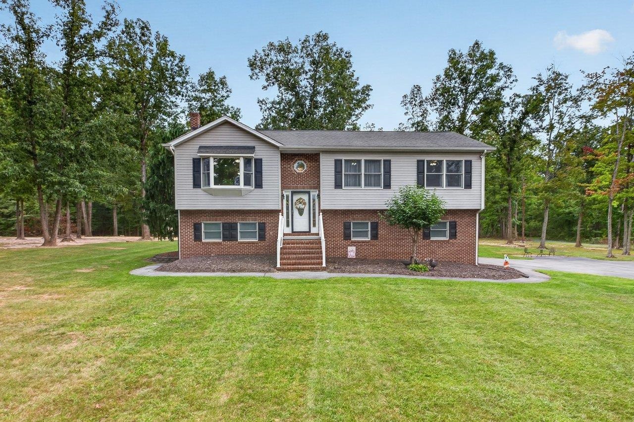 9779 SOUTH EAST SIDE HWY, ELKTON, Virginia 22827, 3 Bedrooms Bedrooms, ,2 BathroomsBathrooms,Residential,9779 SOUTH EAST SIDE HWY,682142 MLS # 682142 9779 SOUTH EAST SIDE HWY, ELKTON, Virginia 22827, 3 Bedrooms Bedrooms, ,2 BathroomsBathrooms,Residential,9779 SOUTH EAST SIDE HWY,682142 MLS # 682142
