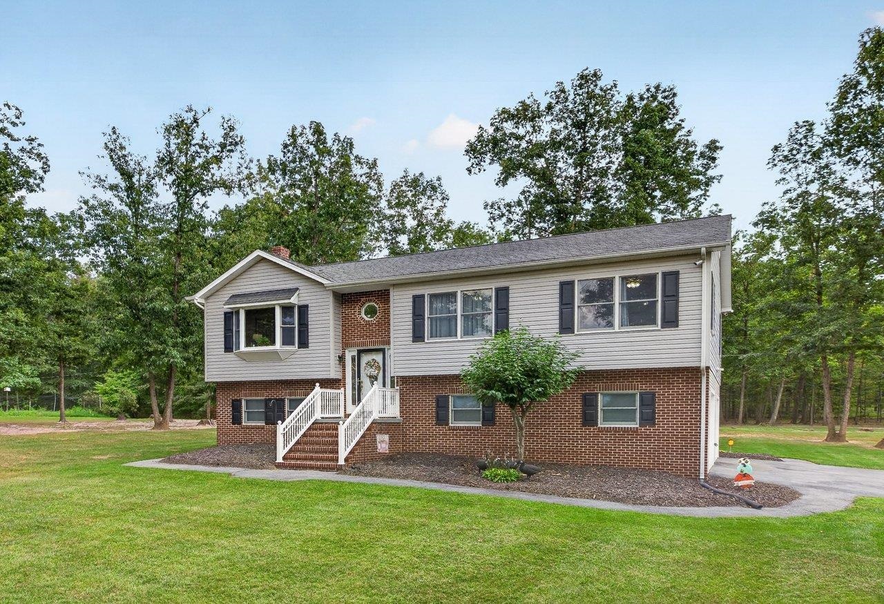 9779 SOUTH EAST SIDE HWY, ELKTON, Virginia 22827, 3 Bedrooms Bedrooms, ,2 BathroomsBathrooms,Residential,9779 SOUTH EAST SIDE HWY,682142 MLS # 682142 9779 SOUTH EAST SIDE HWY, ELKTON, Virginia 22827, 3 Bedrooms Bedrooms, ,2 BathroomsBathrooms,Residential,9779 SOUTH EAST SIDE HWY,682142 MLS # 682142