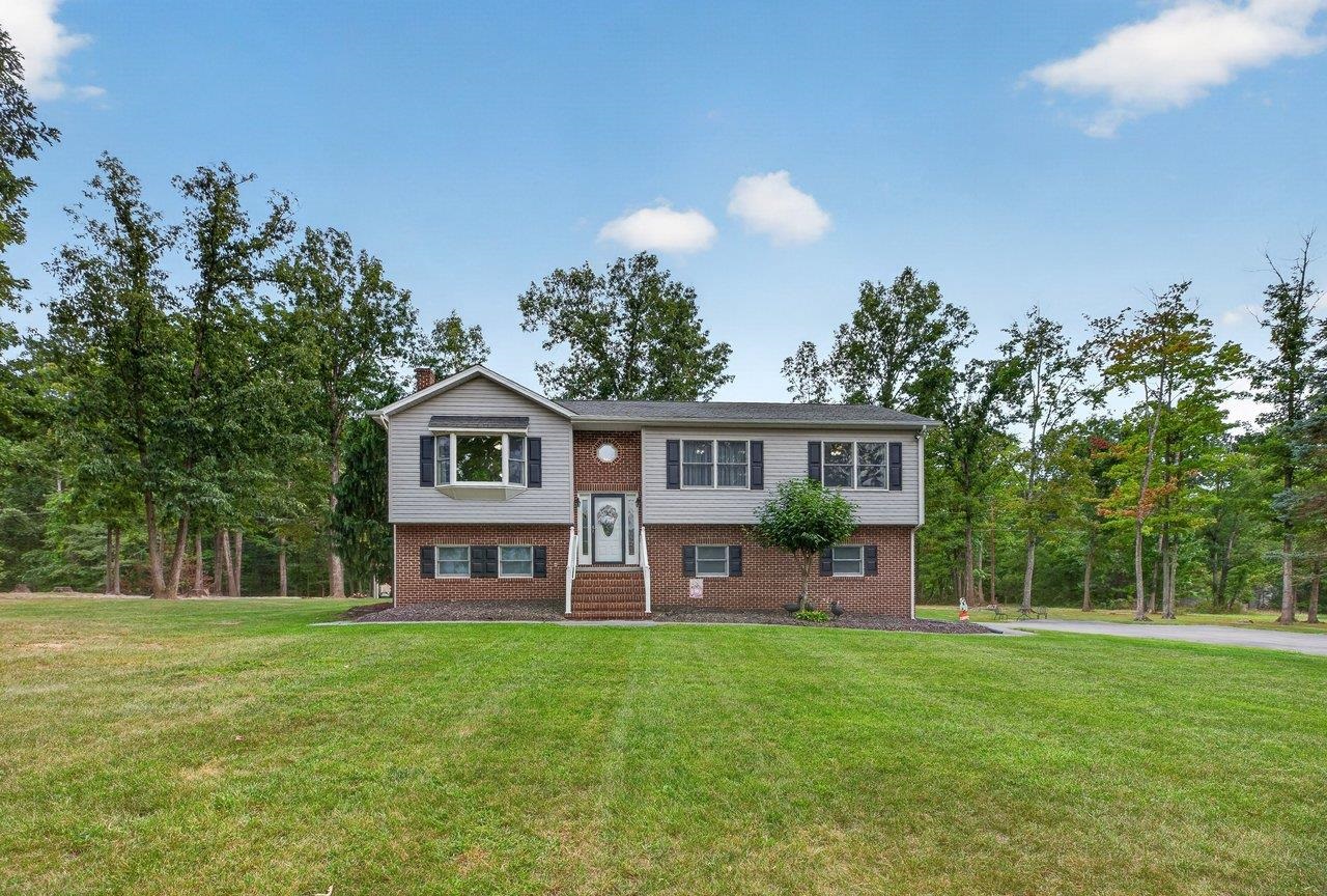 9779 SOUTH EAST SIDE HWY, ELKTON, Virginia 22827, 3 Bedrooms Bedrooms, ,2 BathroomsBathrooms,Residential,9779 SOUTH EAST SIDE HWY,682142 MLS # 682142 9779 SOUTH EAST SIDE HWY, ELKTON, Virginia 22827, 3 Bedrooms Bedrooms, ,2 BathroomsBathrooms,Residential,9779 SOUTH EAST SIDE HWY,682142 MLS # 682142