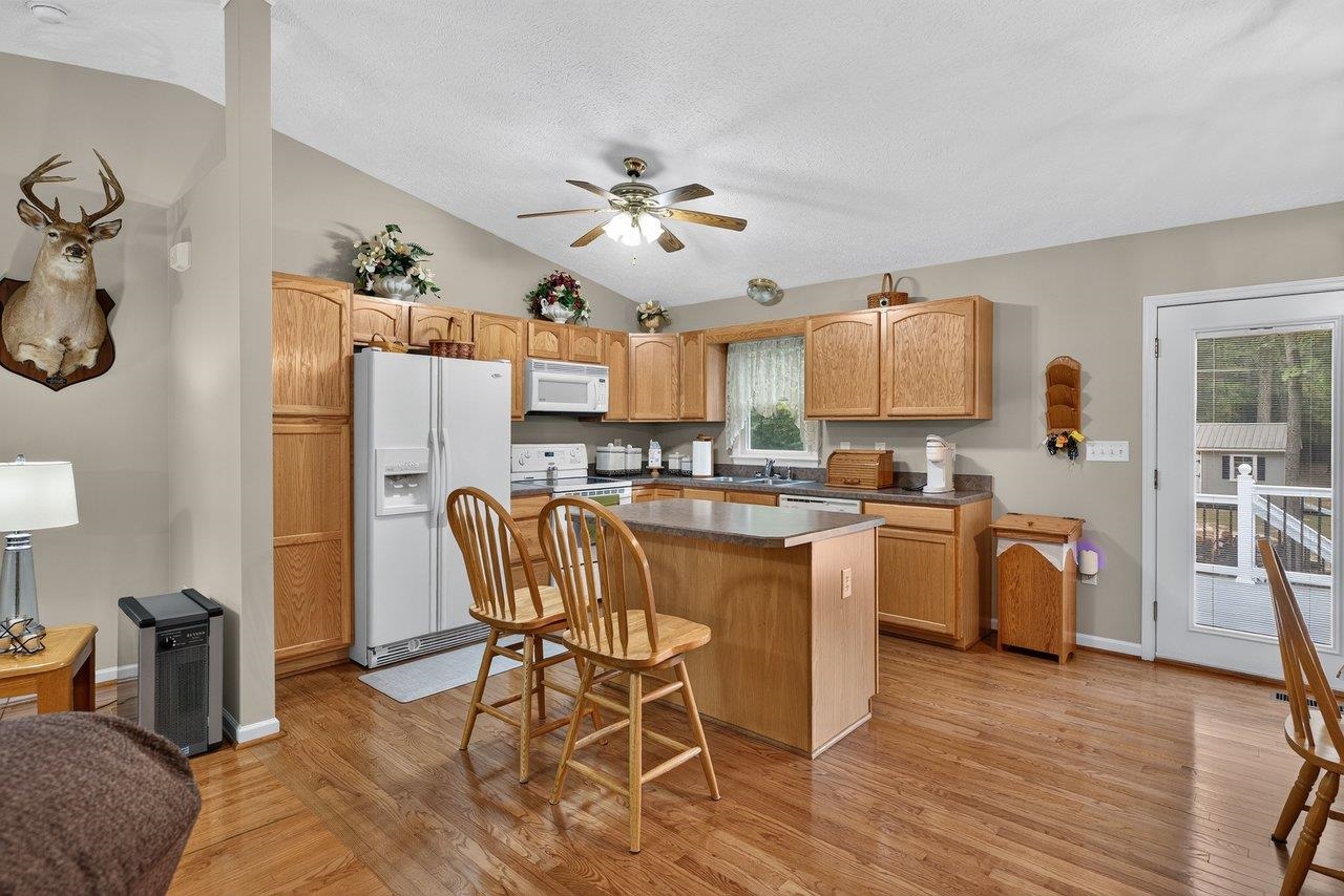 9779 SOUTH EAST SIDE HWY, ELKTON, Virginia 22827, 3 Bedrooms Bedrooms, ,2 BathroomsBathrooms,Residential,9779 SOUTH EAST SIDE HWY,682142 MLS # 682142 9779 SOUTH EAST SIDE HWY, ELKTON, Virginia 22827, 3 Bedrooms Bedrooms, ,2 BathroomsBathrooms,Residential,9779 SOUTH EAST SIDE HWY,682142 MLS # 682142