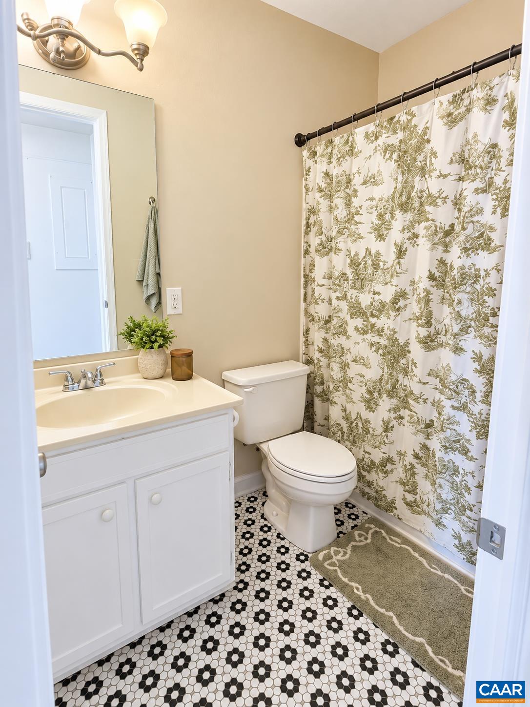 1243 CEDARS CT, CHARLOTTESVILLE, Virginia 22903, 1 Bedroom Bedrooms, ,1 BathroomBathrooms,Residential,1243 CEDARS CT,682150 MLS # 682150