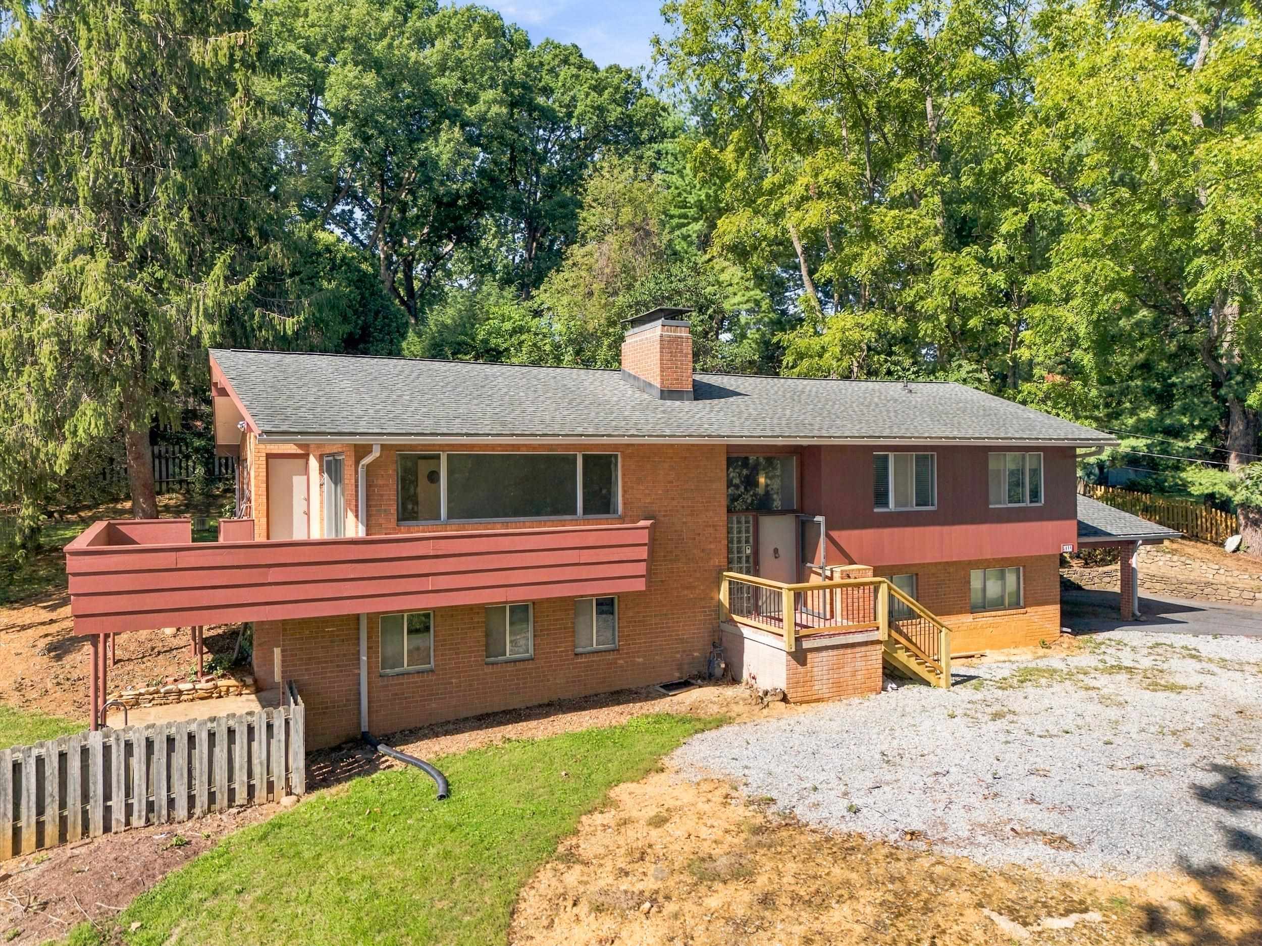 1010 GLENWOOD BLVD, WAYNESBORO, Virginia 22980, 5 Bedrooms Bedrooms, ,3 BathroomsBathrooms,Residential,1010 GLENWOOD BLVD,682069 MLS # 682069 1010 GLENWOOD BLVD, WAYNESBORO, Virginia 22980, 5 Bedrooms Bedrooms, ,3 BathroomsBathrooms,Residential,1010 GLENWOOD BLVD,682069 MLS # 682069