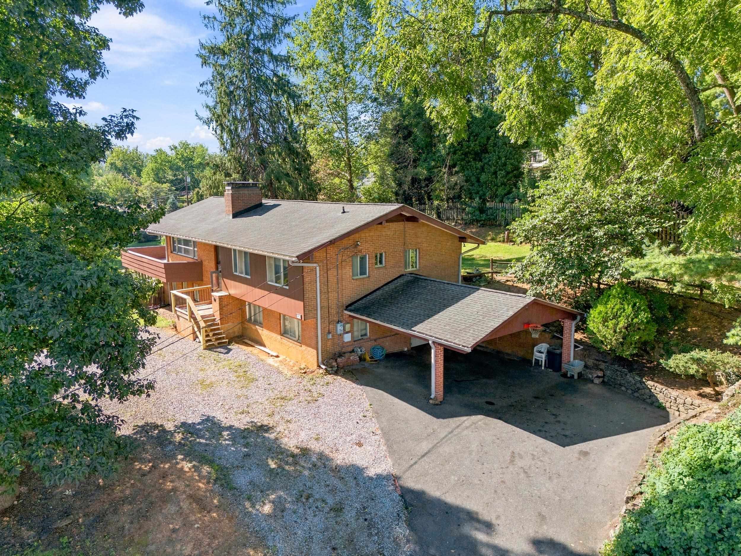 1010 GLENWOOD BLVD, WAYNESBORO, Virginia 22980, 5 Bedrooms Bedrooms, ,3 BathroomsBathrooms,Residential,1010 GLENWOOD BLVD,682069 MLS # 682069 1010 GLENWOOD BLVD, WAYNESBORO, Virginia 22980, 5 Bedrooms Bedrooms, ,3 BathroomsBathrooms,Residential,1010 GLENWOOD BLVD,682069 MLS # 682069