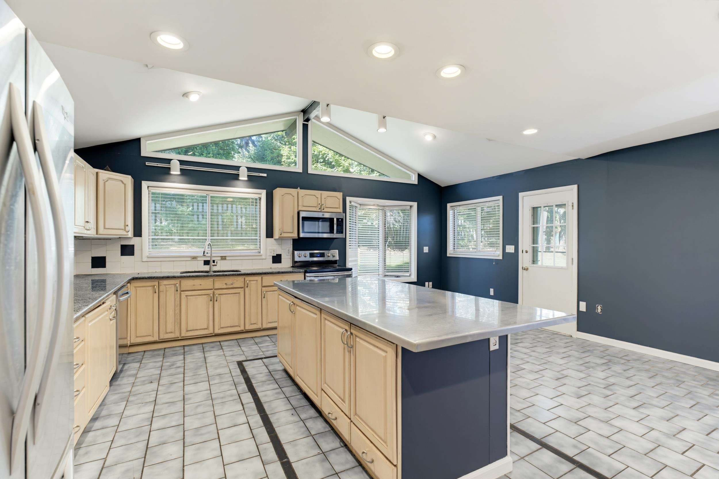 1010 GLENWOOD BLVD, WAYNESBORO, Virginia 22980, 5 Bedrooms Bedrooms, ,3 BathroomsBathrooms,Residential,1010 GLENWOOD BLVD,682069 MLS # 682069 1010 GLENWOOD BLVD, WAYNESBORO, Virginia 22980, 5 Bedrooms Bedrooms, ,3 BathroomsBathrooms,Residential,1010 GLENWOOD BLVD,682069 MLS # 682069