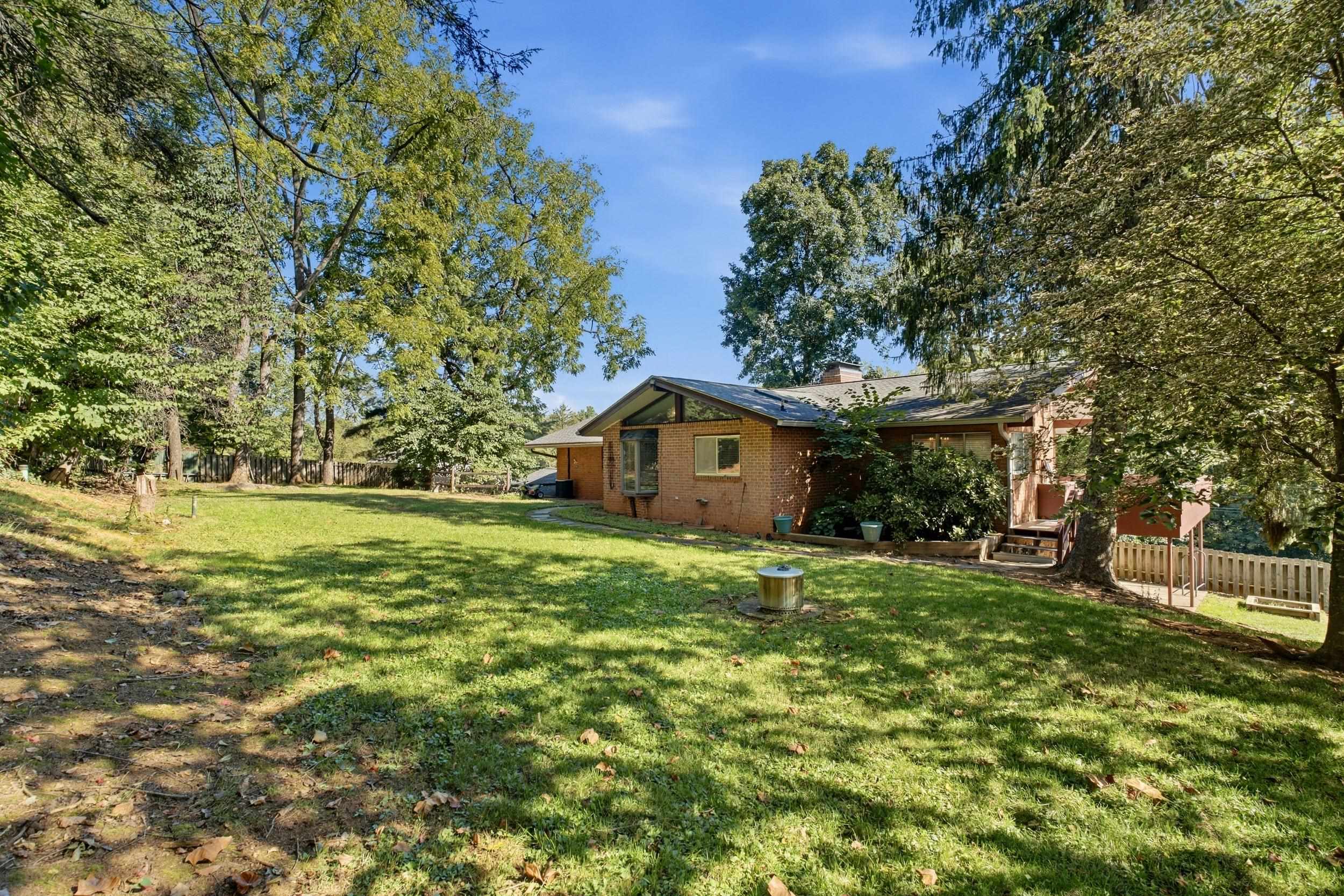 1010 GLENWOOD BLVD, WAYNESBORO, Virginia 22980, 5 Bedrooms Bedrooms, ,3 BathroomsBathrooms,Residential,1010 GLENWOOD BLVD,682069 MLS # 682069 1010 GLENWOOD BLVD, WAYNESBORO, Virginia 22980, 5 Bedrooms Bedrooms, ,3 BathroomsBathrooms,Residential,1010 GLENWOOD BLVD,682069 MLS # 682069