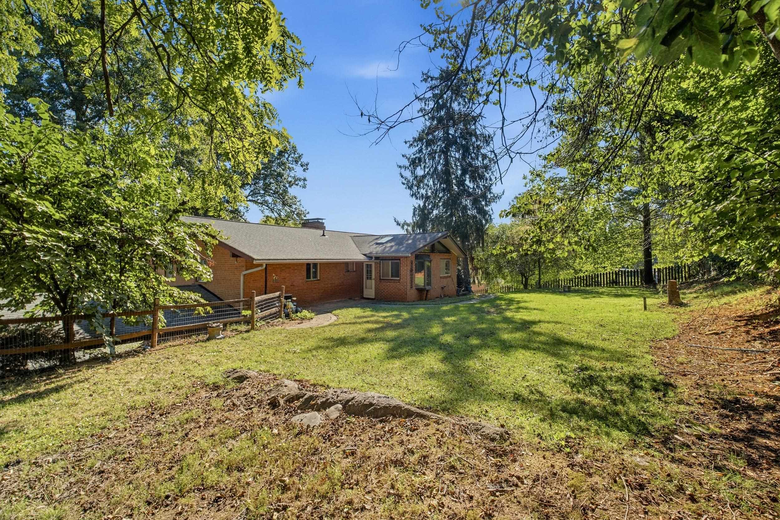1010 GLENWOOD BLVD, WAYNESBORO, Virginia 22980, 5 Bedrooms Bedrooms, ,3 BathroomsBathrooms,Residential,1010 GLENWOOD BLVD,682069 MLS # 682069 1010 GLENWOOD BLVD, WAYNESBORO, Virginia 22980, 5 Bedrooms Bedrooms, ,3 BathroomsBathrooms,Residential,1010 GLENWOOD BLVD,682069 MLS # 682069