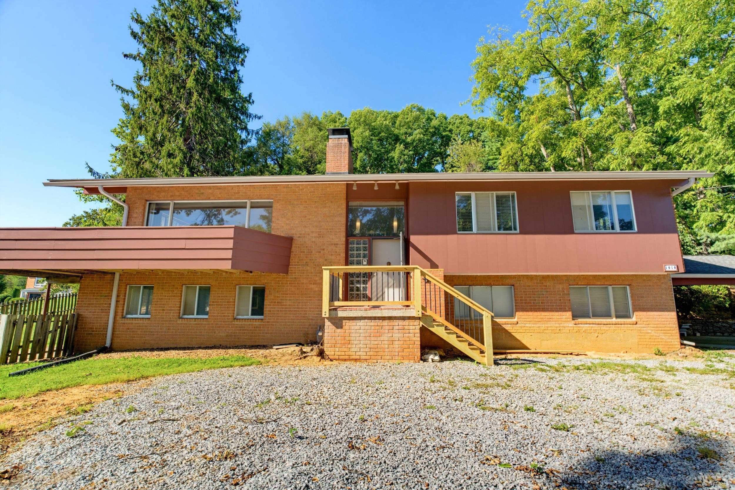 1010 GLENWOOD BLVD, WAYNESBORO, Virginia 22980, 5 Bedrooms Bedrooms, ,3 BathroomsBathrooms,Residential,1010 GLENWOOD BLVD,682069 MLS # 682069 1010 GLENWOOD BLVD, WAYNESBORO, Virginia 22980, 5 Bedrooms Bedrooms, ,3 BathroomsBathrooms,Residential,1010 GLENWOOD BLVD,682069 MLS # 682069