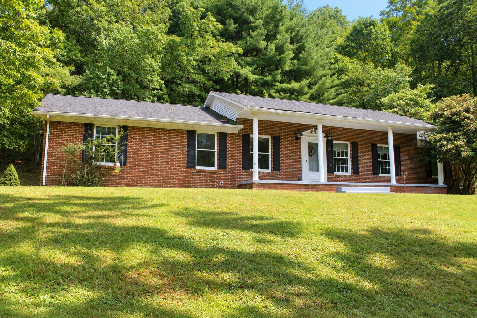 1266 SHADY LN, HOT SPRINGS, Virginia 24445, 3 Bedrooms Bedrooms, ,2 BathroomsBathrooms,Residential,1266 SHADY LN,682160 MLS # 682160 1266 SHADY LN, HOT SPRINGS, Virginia 24445, 3 Bedrooms Bedrooms, ,2 BathroomsBathrooms,Residential,1266 SHADY LN,682160 MLS # 682160