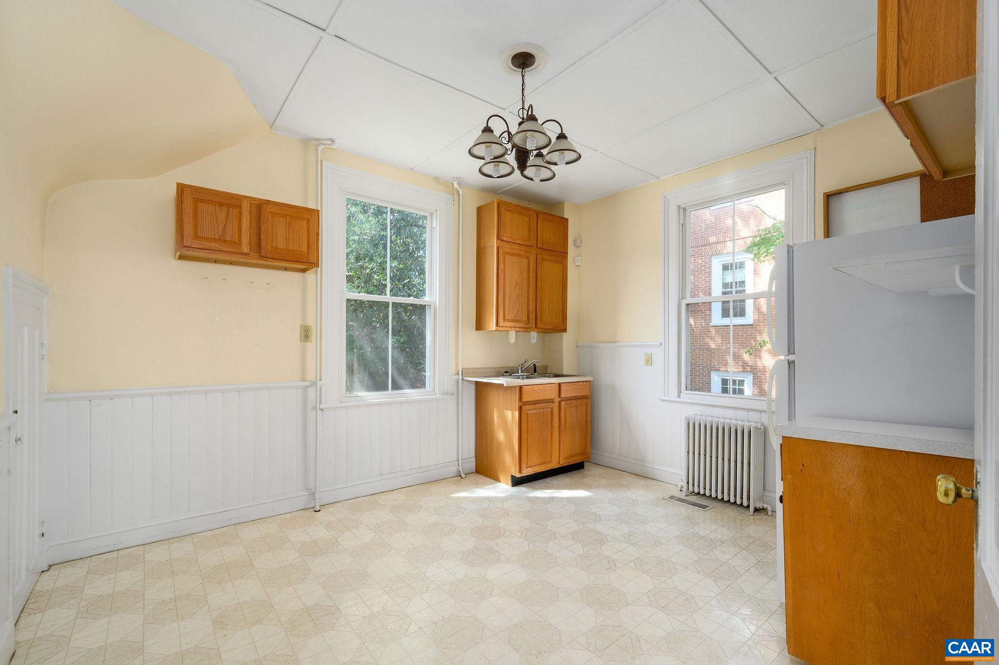 922 E JEFFERSON ST, CHARLOTTESVILLE, Virginia 22902, 4 Bedrooms Bedrooms, ,Residential,922 E JEFFERSON ST,682164 MLS # 682164