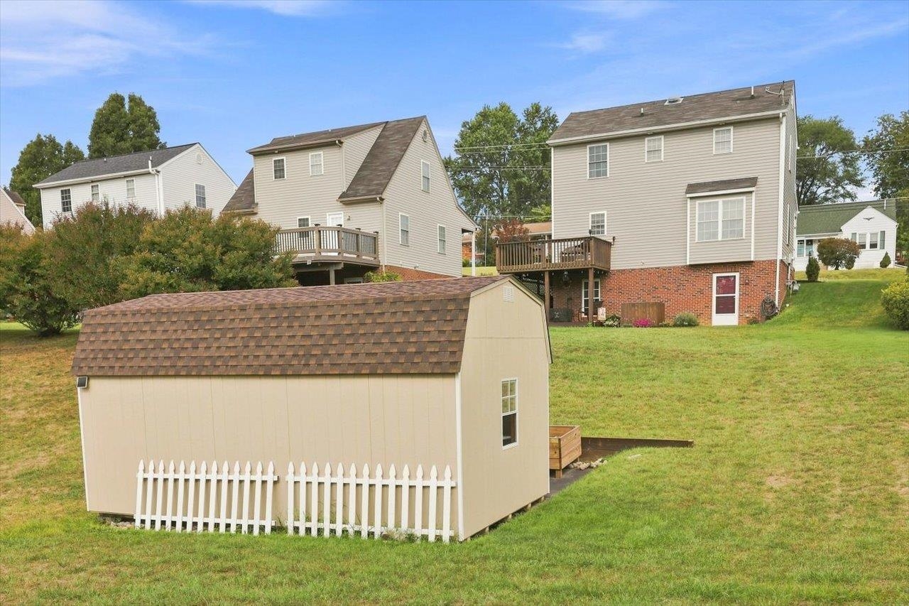 924 SHERWOOD AVE, WAYNESBORO, Virginia 22980, 3 Bedrooms Bedrooms, ,2 BathroomsBathrooms,Residential,924 SHERWOOD AVE,681633 MLS # 681633 924 SHERWOOD AVE, WAYNESBORO, Virginia 22980, 3 Bedrooms Bedrooms, ,2 BathroomsBathrooms,Residential,924 SHERWOOD AVE,681633 MLS # 681633