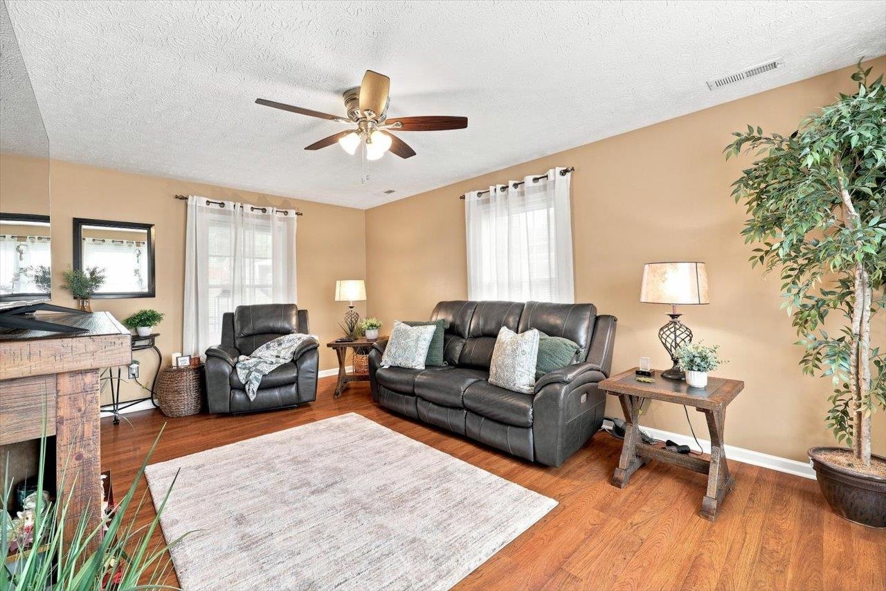 924 SHERWOOD AVE, WAYNESBORO, Virginia 22980, 3 Bedrooms Bedrooms, ,2 BathroomsBathrooms,Residential,924 SHERWOOD AVE,681633 MLS # 681633 924 SHERWOOD AVE, WAYNESBORO, Virginia 22980, 3 Bedrooms Bedrooms, ,2 BathroomsBathrooms,Residential,924 SHERWOOD AVE,681633 MLS # 681633