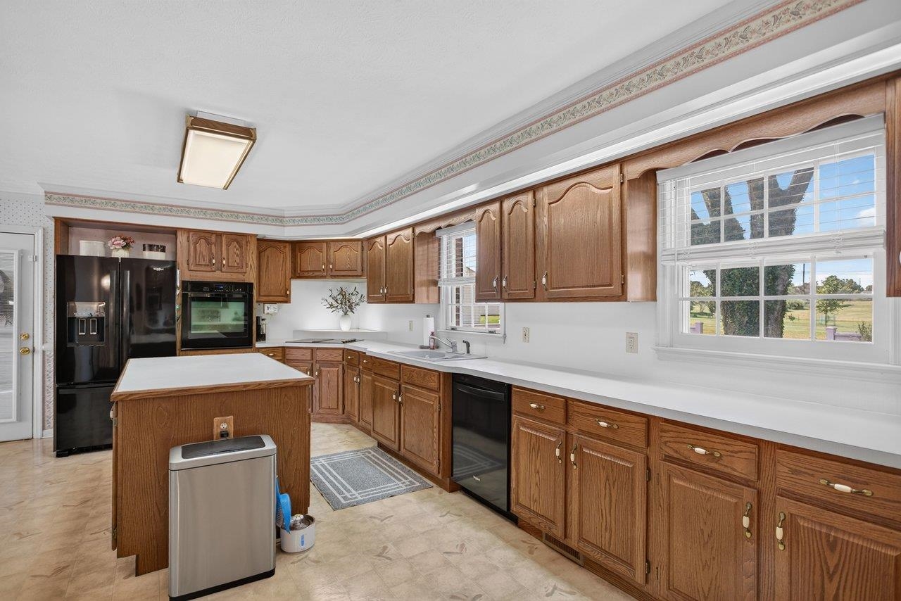 Spacious kitchen offering plenty of room for meal prep and gathering. Spacious kitchen offering plenty of room for meal prep and gathering.