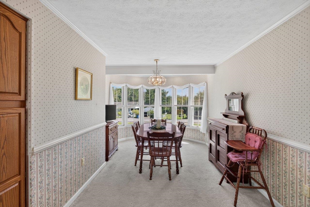 Bright and inviting dining room with large bay window and abundant natural light, creating a great space for gatherings. Bright and inviting dining room with large bay window and abundant natural light, creating a great space for gatherings.