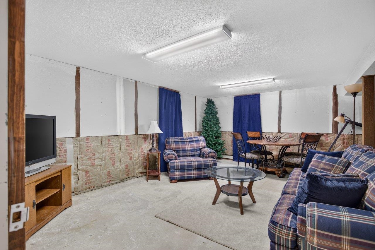 Unfinished basement provides great potential for additional finished living space, if desired. Easy to finish room. Unfinished basement provides great potential for additional finished living space, if desired. Easy to finish room.