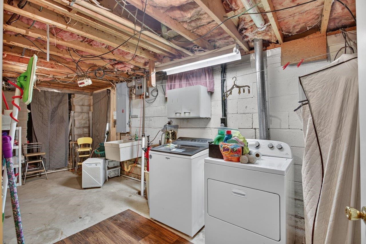 The washer and dryer convey. The washer and dryer convey.