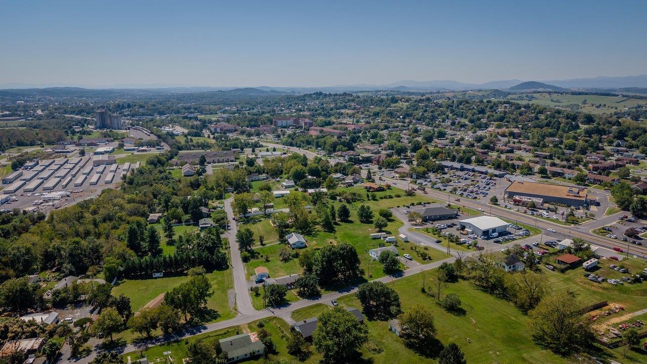 2325 MAPLE DR, ROCKINGHAM, Virginia 22801, 3 Bedrooms Bedrooms, ,2 BathroomsBathrooms,Residential,Well maintained ranch with basement on a .92 acre ,2325 MAPLE DR,682183 MLS # 682183 2325 MAPLE DR, ROCKINGHAM, Virginia 22801, 3 Bedrooms Bedrooms, ,2 BathroomsBathrooms,Residential,Well maintained ranch with basement on a .92 acre ,2325 MAPLE DR,682183 MLS # 682183