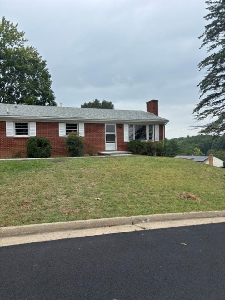 316 MONUMENT DR, STAUNTON, Virginia 24441, 3 Bedrooms Bedrooms, ,1 BathroomBathrooms,Residential,316 Monument Drive, Staunton, Va 24441,316 MONUMENT DR,682196 MLS # 682196