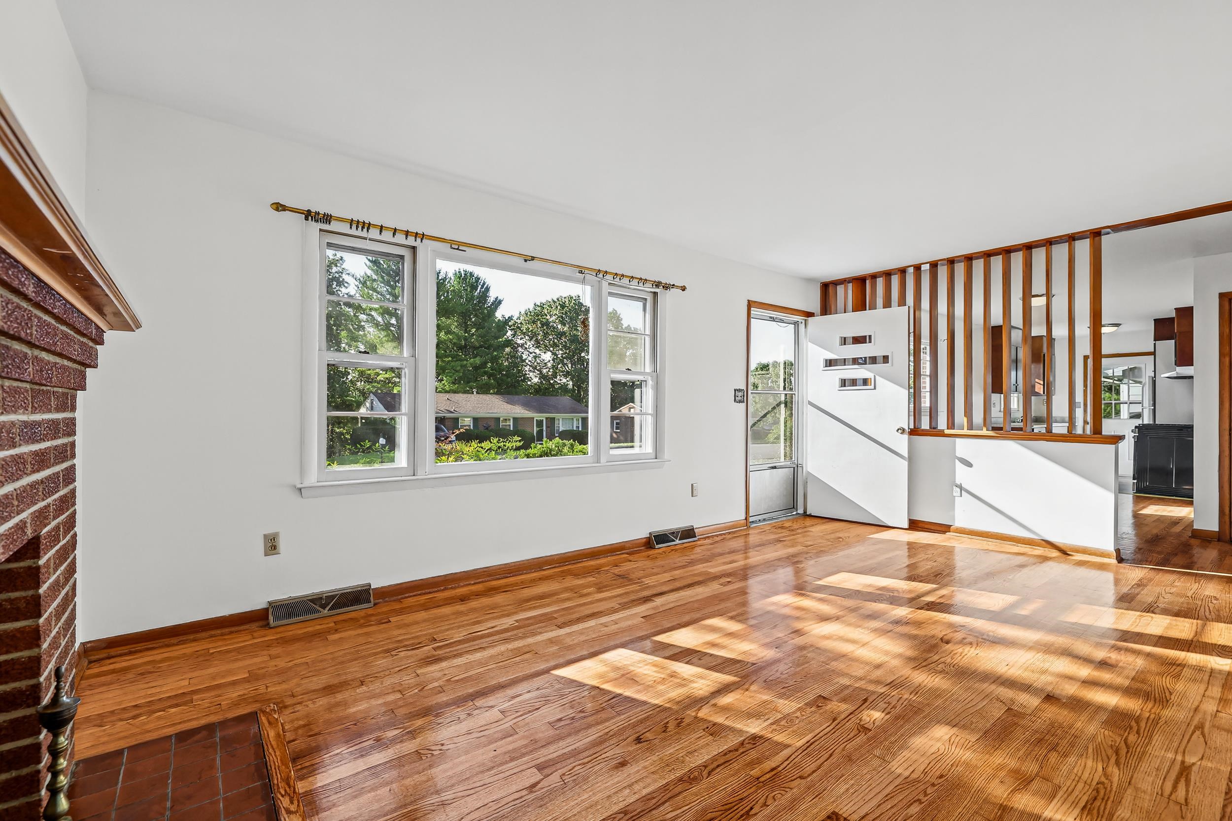 316 MONUMENT DR, STAUNTON, Virginia 24441, 3 Bedrooms Bedrooms, ,1 BathroomBathrooms,Residential,316 Monument Drive, Staunton, Va 24441,316 MONUMENT DR,682196 MLS # 682196 316 MONUMENT DR, STAUNTON, Virginia 24441, 3 Bedrooms Bedrooms, ,1 BathroomBathrooms,Residential,316 Monument Drive, Staunton, Va 24441,316 MONUMENT DR,682196 MLS # 682196