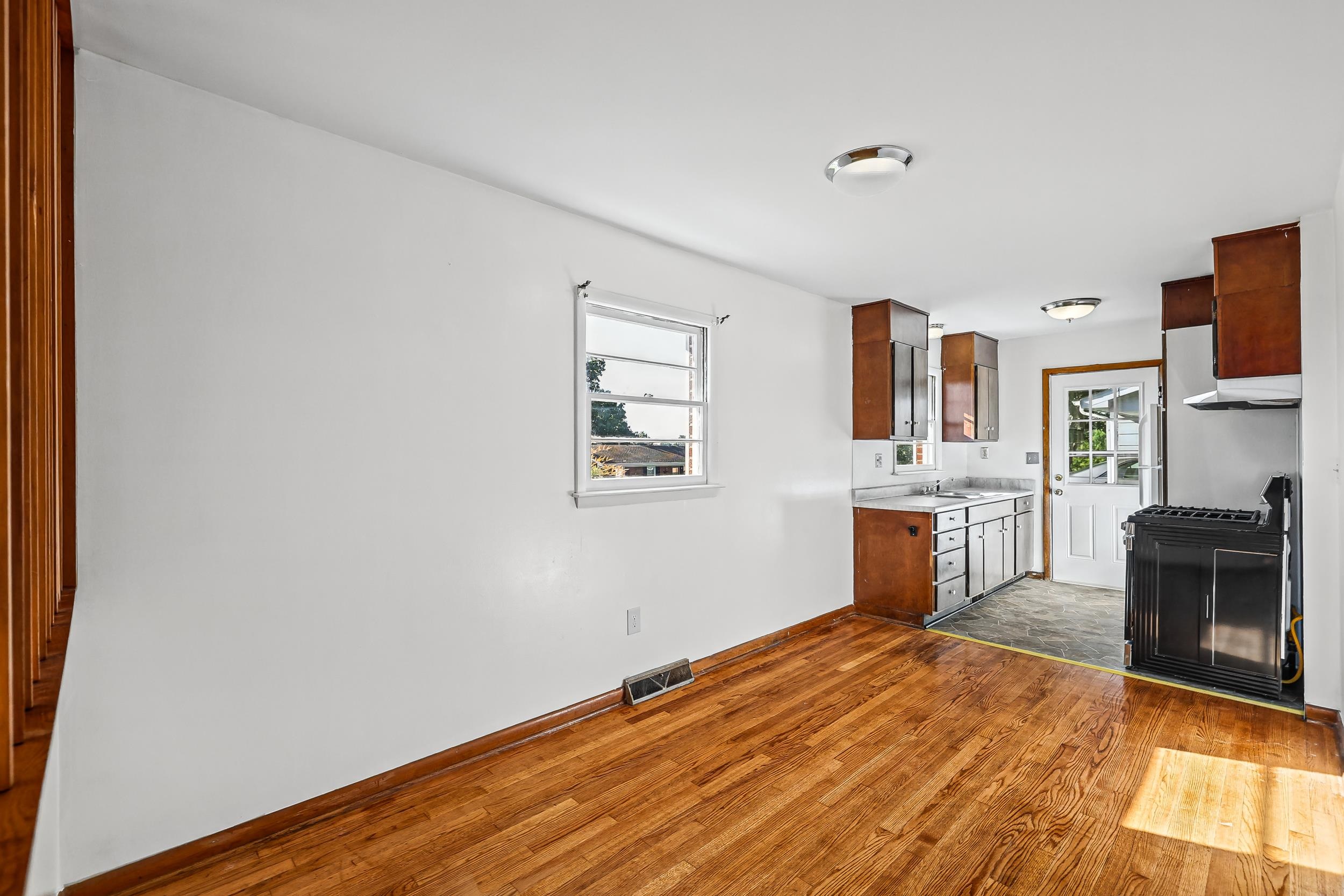 316 MONUMENT DR, STAUNTON, Virginia 24441, 3 Bedrooms Bedrooms, ,1 BathroomBathrooms,Residential,316 Monument Drive, Staunton, Va 24441,316 MONUMENT DR,682196 MLS # 682196 316 MONUMENT DR, STAUNTON, Virginia 24441, 3 Bedrooms Bedrooms, ,1 BathroomBathrooms,Residential,316 Monument Drive, Staunton, Va 24441,316 MONUMENT DR,682196 MLS # 682196