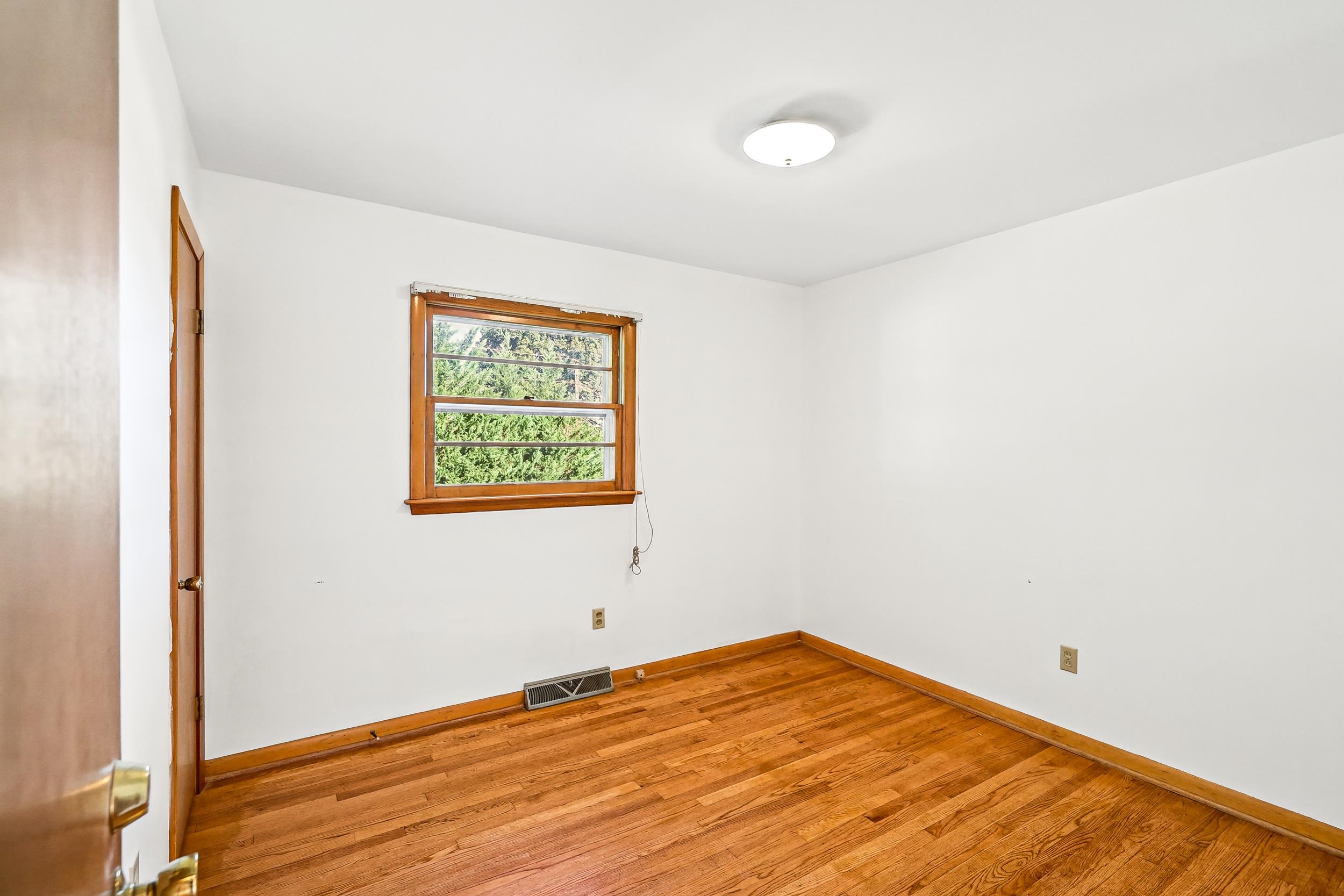 316 MONUMENT DR, STAUNTON, Virginia 24441, 3 Bedrooms Bedrooms, ,1 BathroomBathrooms,Residential,316 Monument Drive, Staunton, Va 24441,316 MONUMENT DR,682196 MLS # 682196 316 MONUMENT DR, STAUNTON, Virginia 24441, 3 Bedrooms Bedrooms, ,1 BathroomBathrooms,Residential,316 Monument Drive, Staunton, Va 24441,316 MONUMENT DR,682196 MLS # 682196