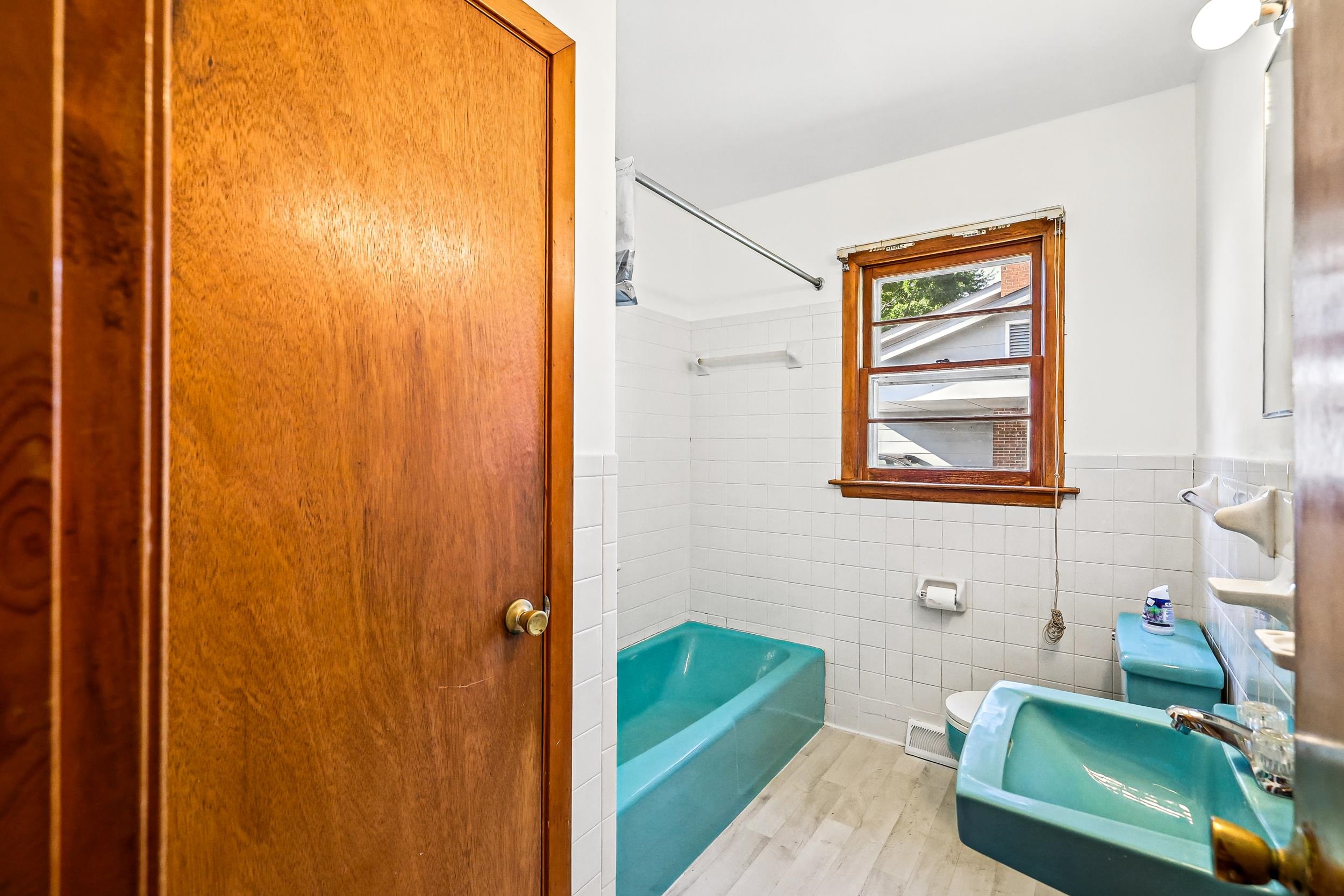 316 MONUMENT DR, STAUNTON, Virginia 24441, 3 Bedrooms Bedrooms, ,1 BathroomBathrooms,Residential,316 Monument Drive, Staunton, Va 24441,316 MONUMENT DR,682196 MLS # 682196 316 MONUMENT DR, STAUNTON, Virginia 24441, 3 Bedrooms Bedrooms, ,1 BathroomBathrooms,Residential,316 Monument Drive, Staunton, Va 24441,316 MONUMENT DR,682196 MLS # 682196