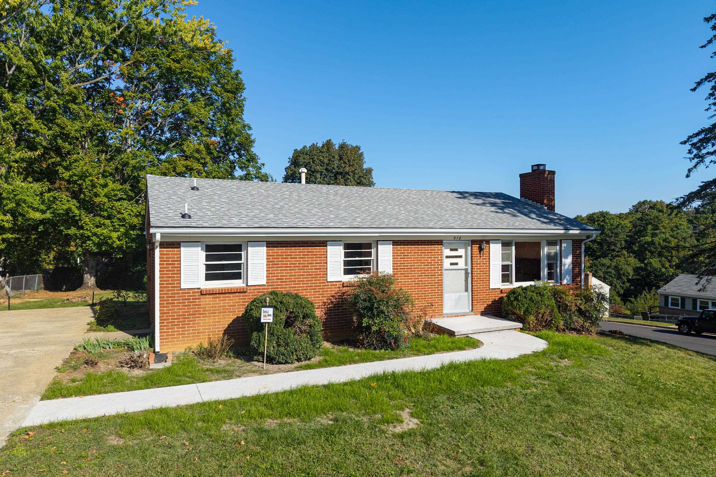316 MONUMENT DR, STAUNTON, Virginia 24441, 3 Bedrooms Bedrooms, ,1 BathroomBathrooms,Residential,316 Monument Drive, Staunton, Va 24441,316 MONUMENT DR,682196 MLS # 682196 316 MONUMENT DR, STAUNTON, Virginia 24441, 3 Bedrooms Bedrooms, ,1 BathroomBathrooms,Residential,316 Monument Drive, Staunton, Va 24441,316 MONUMENT DR,682196 MLS # 682196