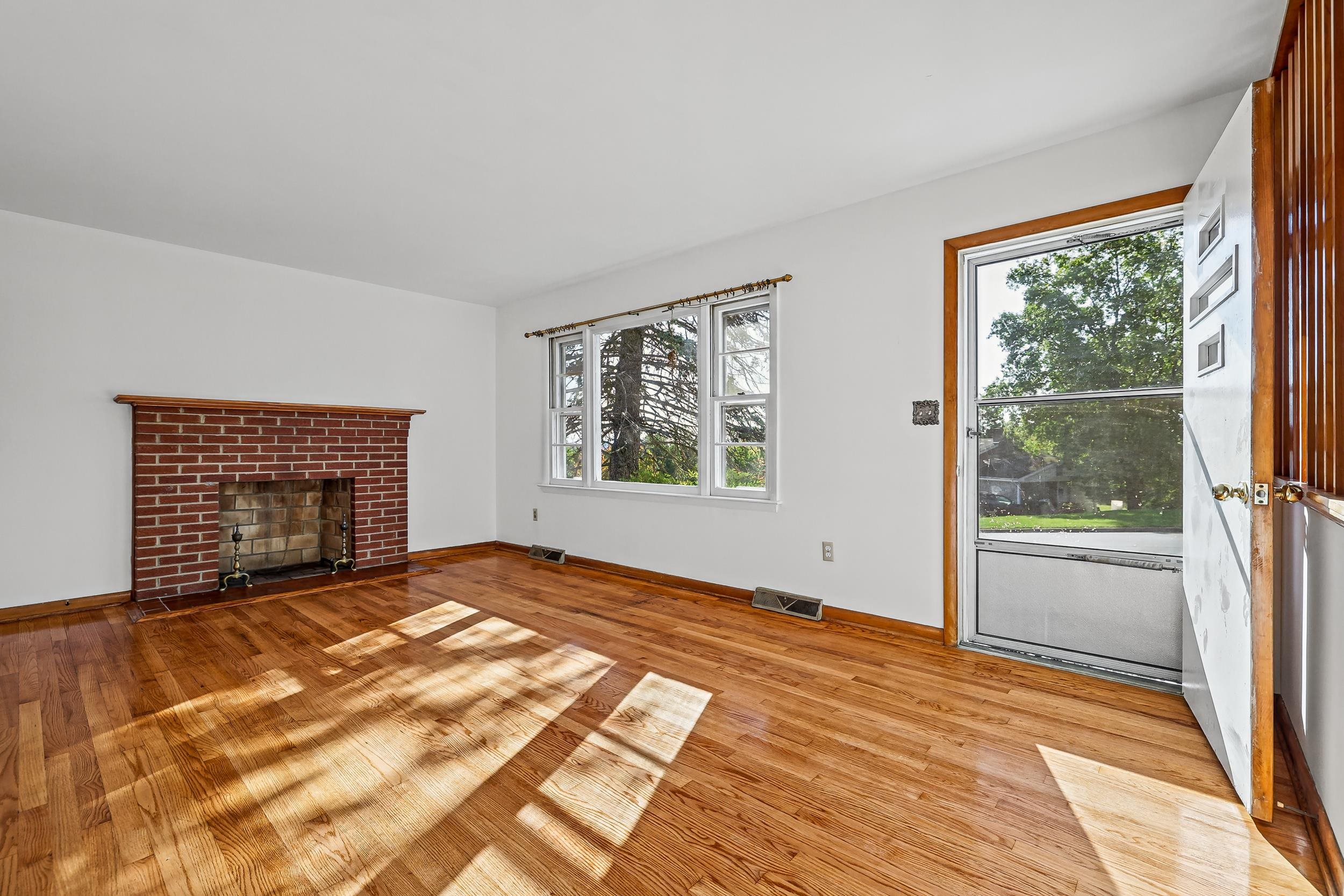 316 MONUMENT DR, STAUNTON, Virginia 24441, 3 Bedrooms Bedrooms, ,1 BathroomBathrooms,Residential,316 Monument Drive, Staunton, Va 24441,316 MONUMENT DR,682196 MLS # 682196 316 MONUMENT DR, STAUNTON, Virginia 24441, 3 Bedrooms Bedrooms, ,1 BathroomBathrooms,Residential,316 Monument Drive, Staunton, Va 24441,316 MONUMENT DR,682196 MLS # 682196
