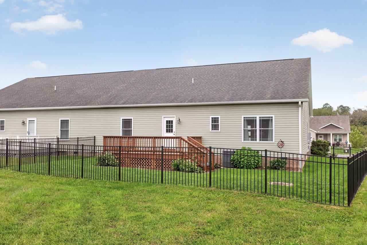 805 COLTSFOOT LN, MCGAHEYSVILLE, Virginia 22840, 3 Bedrooms Bedrooms, ,2 BathroomsBathrooms,Residential,805 COLTSFOOT LN,681813 MLS # 681813