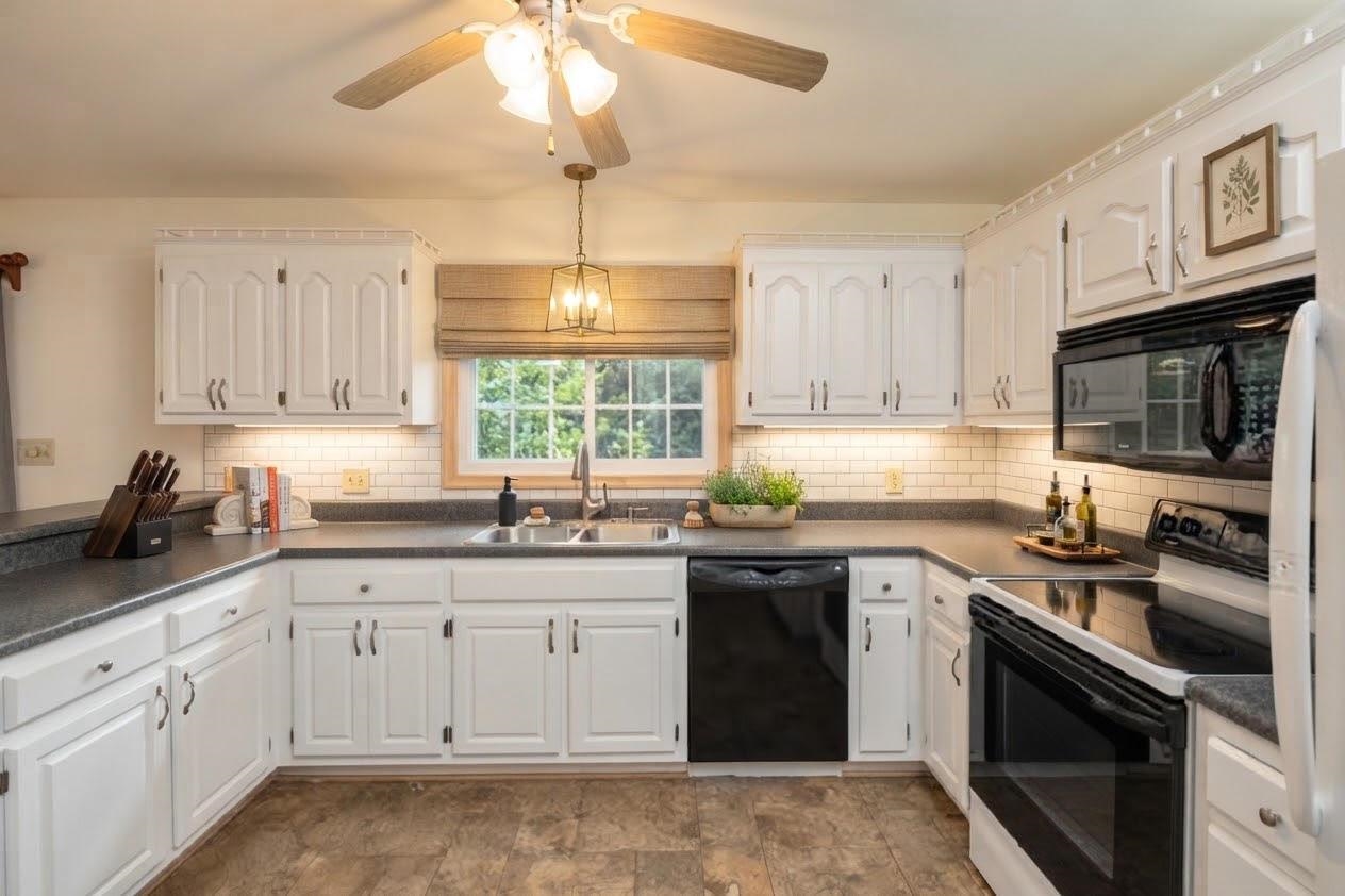 28 LITTLE CHESTNUT LN, LYNDHURST, Virginia 22952, 3 Bedrooms Bedrooms, ,2 BathroomsBathrooms,Residential,28 LITTLE CHESTNUT LN,682209 MLS # 682209 28 LITTLE CHESTNUT LN, LYNDHURST, Virginia 22952, 3 Bedrooms Bedrooms, ,2 BathroomsBathrooms,Residential,28 LITTLE CHESTNUT LN,682209 MLS # 682209