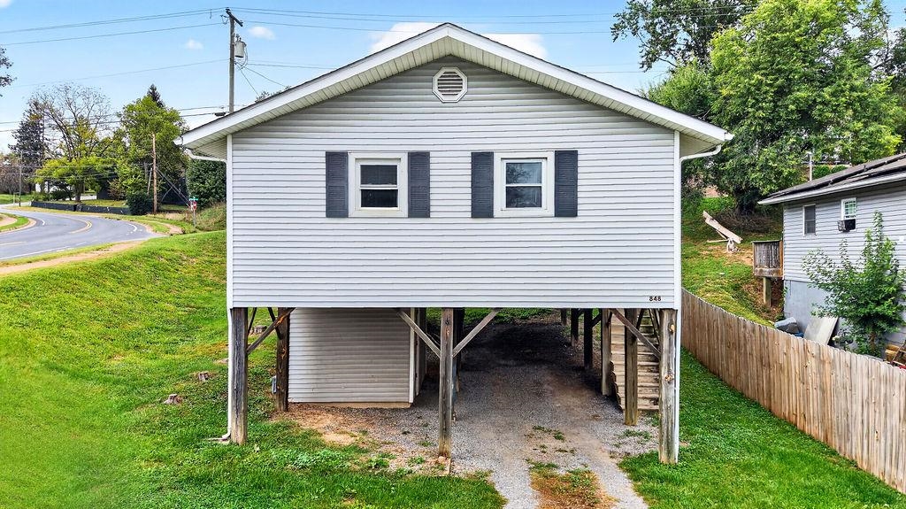 848 FAIRFAX AVE, WAYNESBORO, Virginia 22980, 3 Bedrooms Bedrooms, ,1 BathroomBathrooms,Residential,848 FAIRFAX AVE,682232 MLS # 682232 848 FAIRFAX AVE, WAYNESBORO, Virginia 22980, 3 Bedrooms Bedrooms, ,1 BathroomBathrooms,Residential,848 FAIRFAX AVE,682232 MLS # 682232
