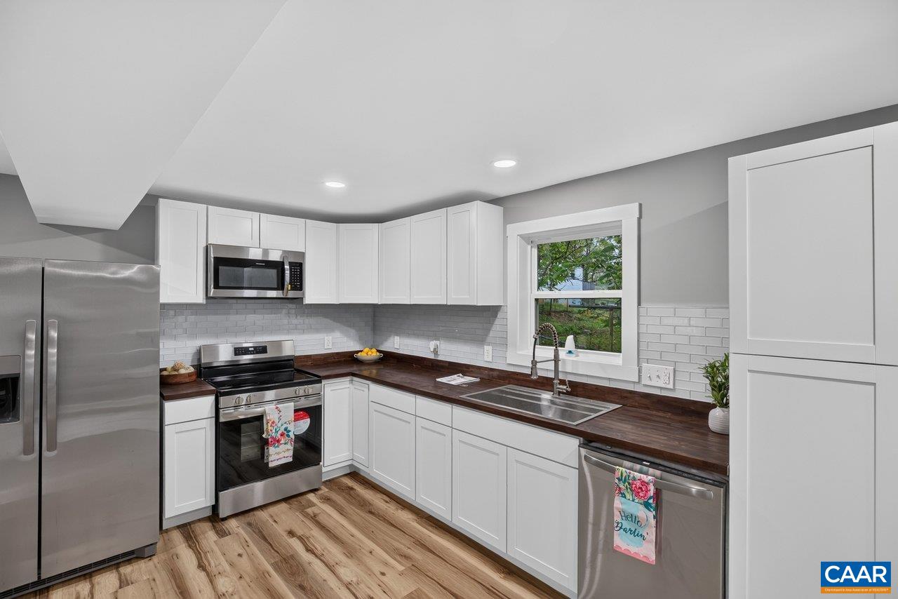 427 MONTGOMERY AVE, STAUNTON, Virginia 24401, 3 Bedrooms Bedrooms, ,2 BathroomsBathrooms,Residential,427 MONTGOMERY AVE,682244 MLS # 682244 427 MONTGOMERY AVE, STAUNTON, Virginia 24401, 3 Bedrooms Bedrooms, ,2 BathroomsBathrooms,Residential,427 MONTGOMERY AVE,682244 MLS # 682244