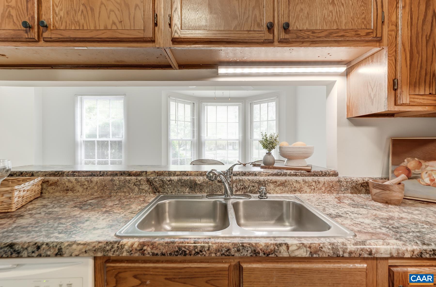 Pass through to eat-in breakfast nook.