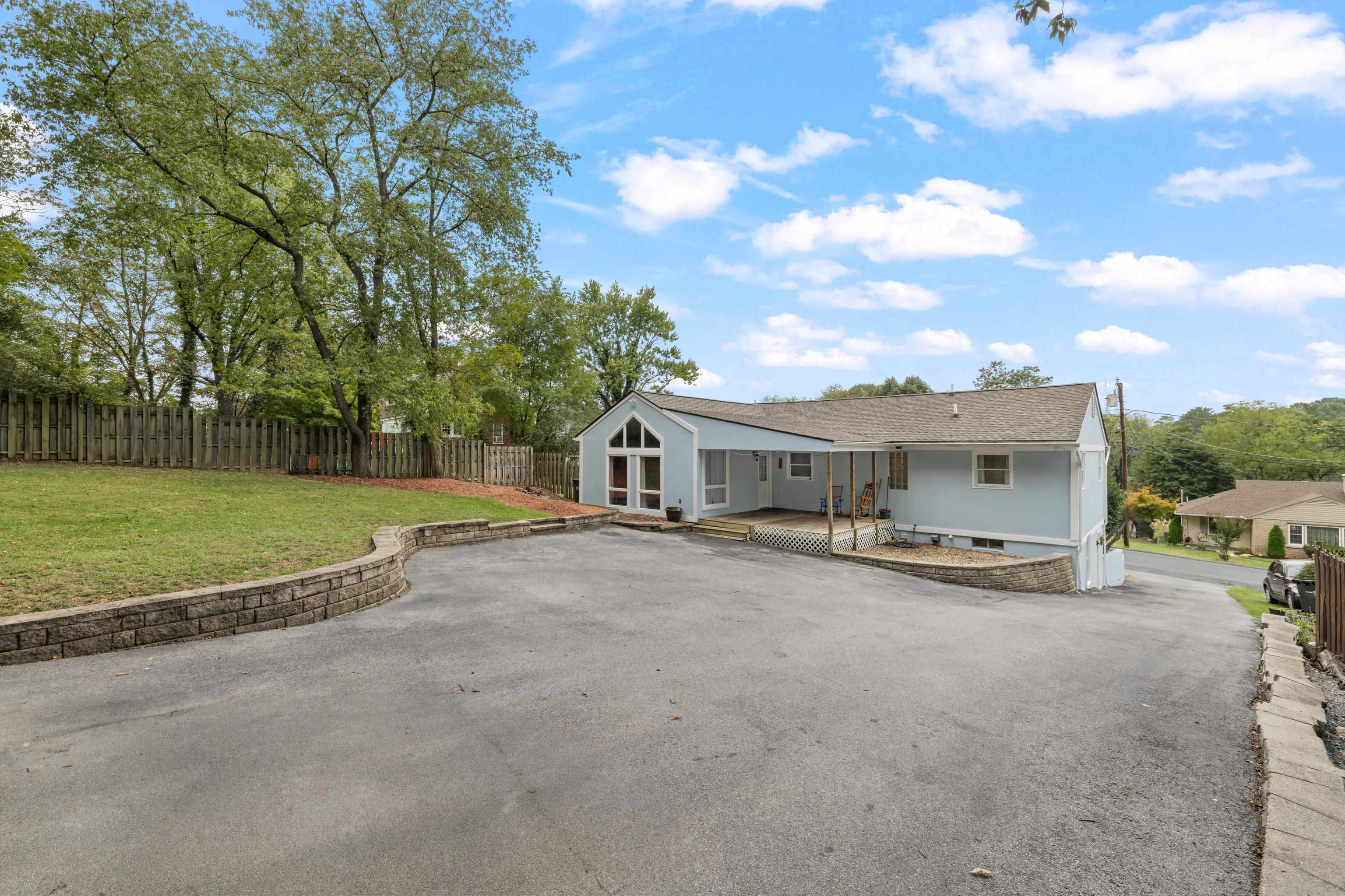 7 BELMONT DR, STAUNTON, Virginia 24401, 4 Bedrooms Bedrooms, ,2 BathroomsBathrooms,Residential,7 BELMONT DR,682306 MLS # 682306 7 BELMONT DR, STAUNTON, Virginia 24401, 4 Bedrooms Bedrooms, ,2 BathroomsBathrooms,Residential,7 BELMONT DR,682306 MLS # 682306
