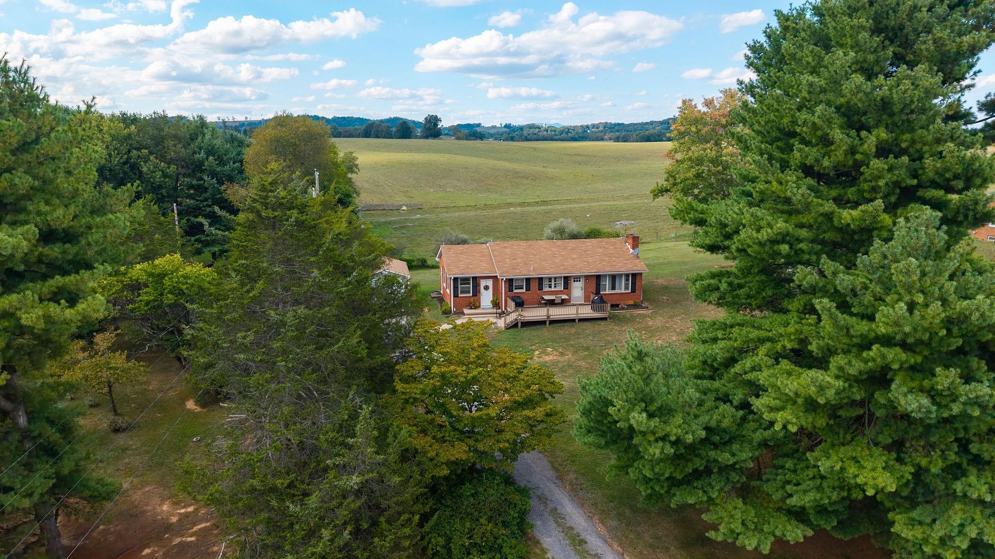 7827 N LEE HWY, RAPHINE, Virginia 24472, 2 Bedrooms Bedrooms, ,1 BathroomBathrooms,Residential,7827 N LEE HWY,681649 MLS # 681649