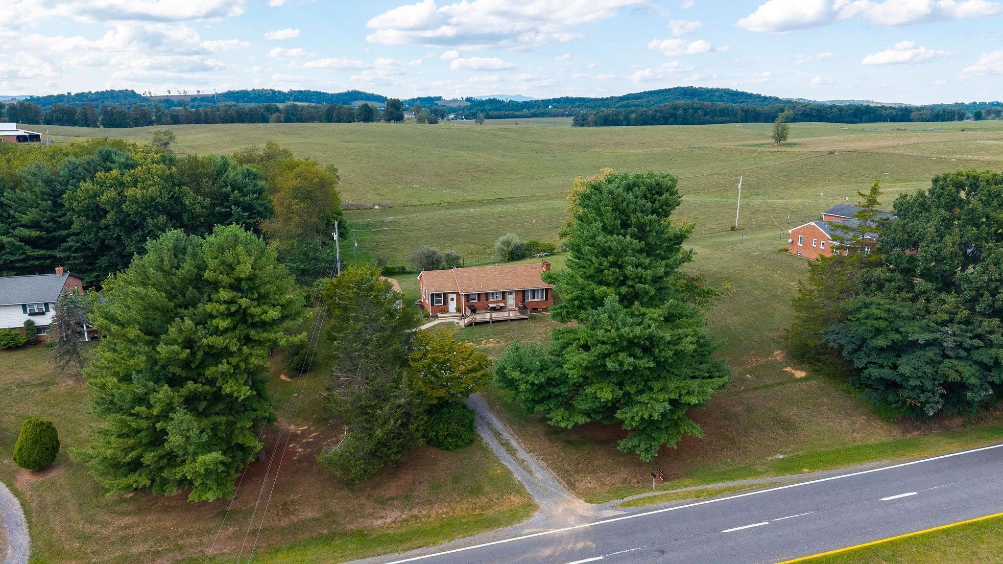7827 N LEE HWY, RAPHINE, Virginia 24472, 2 Bedrooms Bedrooms, ,1 BathroomBathrooms,Residential,7827 N LEE HWY,681649 MLS # 681649