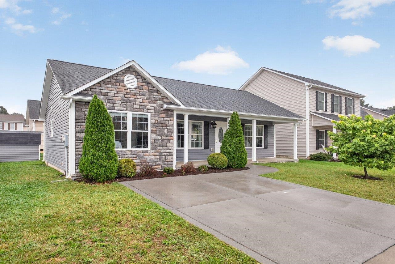 223 DYLAN CIR, BRIDGEWATER, Virginia 22812, 3 Bedrooms Bedrooms, ,2 BathroomsBathrooms,Residential,223 DYLAN CIR,682335 MLS # 682335