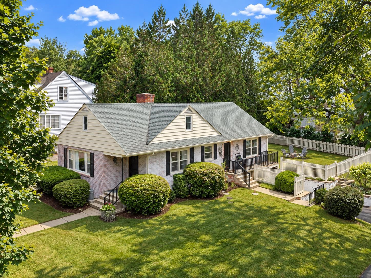 201 FRASER LN, STAUNTON, Virginia 24401, 4 Bedrooms Bedrooms, ,2 BathroomsBathrooms,Residential,201 FRASER LN,682344 MLS # 682344 201 FRASER LN, STAUNTON, Virginia 24401, 4 Bedrooms Bedrooms, ,2 BathroomsBathrooms,Residential,201 FRASER LN,682344 MLS # 682344