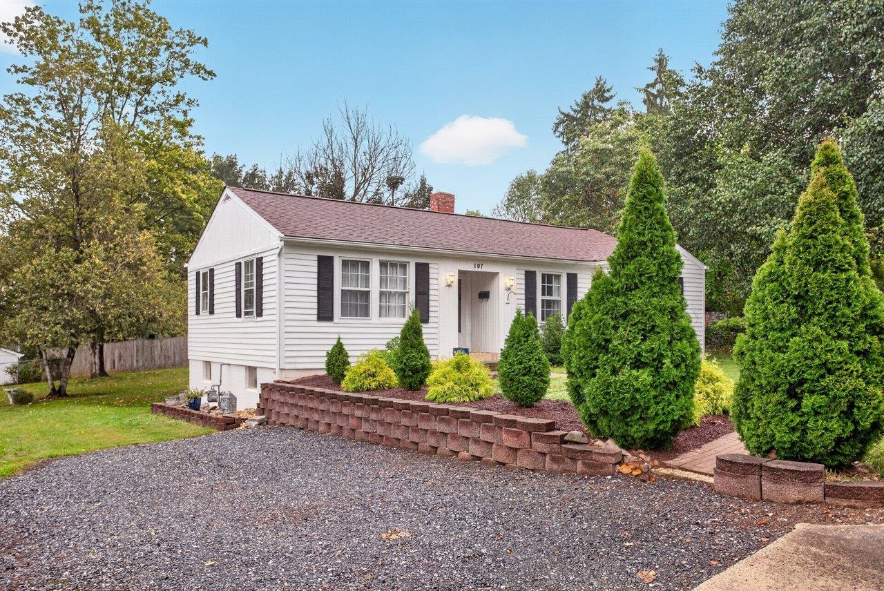 107 HARPER CT, STAUNTON, Virginia 22401, 3 Bedrooms Bedrooms, ,2 BathroomsBathrooms,Residential,107 HARPER CT,682349 MLS # 682349 107 HARPER CT, STAUNTON, Virginia 22401, 3 Bedrooms Bedrooms, ,2 BathroomsBathrooms,Residential,107 HARPER CT,682349 MLS # 682349