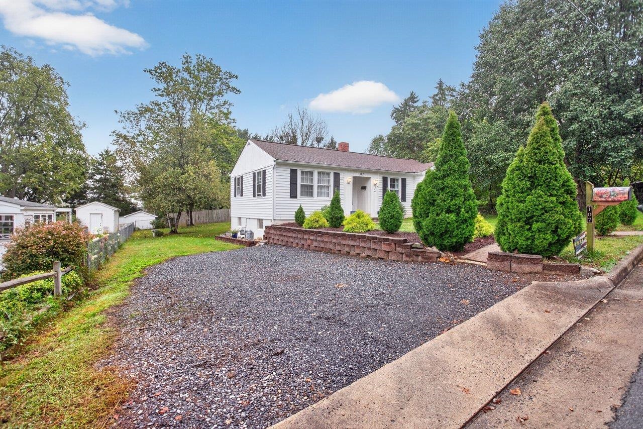 107 HARPER CT, STAUNTON, Virginia 22401, 3 Bedrooms Bedrooms, ,2 BathroomsBathrooms,Residential,107 HARPER CT,682349 MLS # 682349 107 HARPER CT, STAUNTON, Virginia 22401, 3 Bedrooms Bedrooms, ,2 BathroomsBathrooms,Residential,107 HARPER CT,682349 MLS # 682349