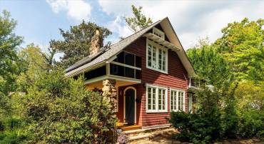 2513 WOODLAND DR, CHARLOTTESVILLE, Virginia 22903, 3 Bedrooms Bedrooms, ,2 BathroomsBathrooms,Residential,2513 WOODLAND DR,682326 MLS # 682326