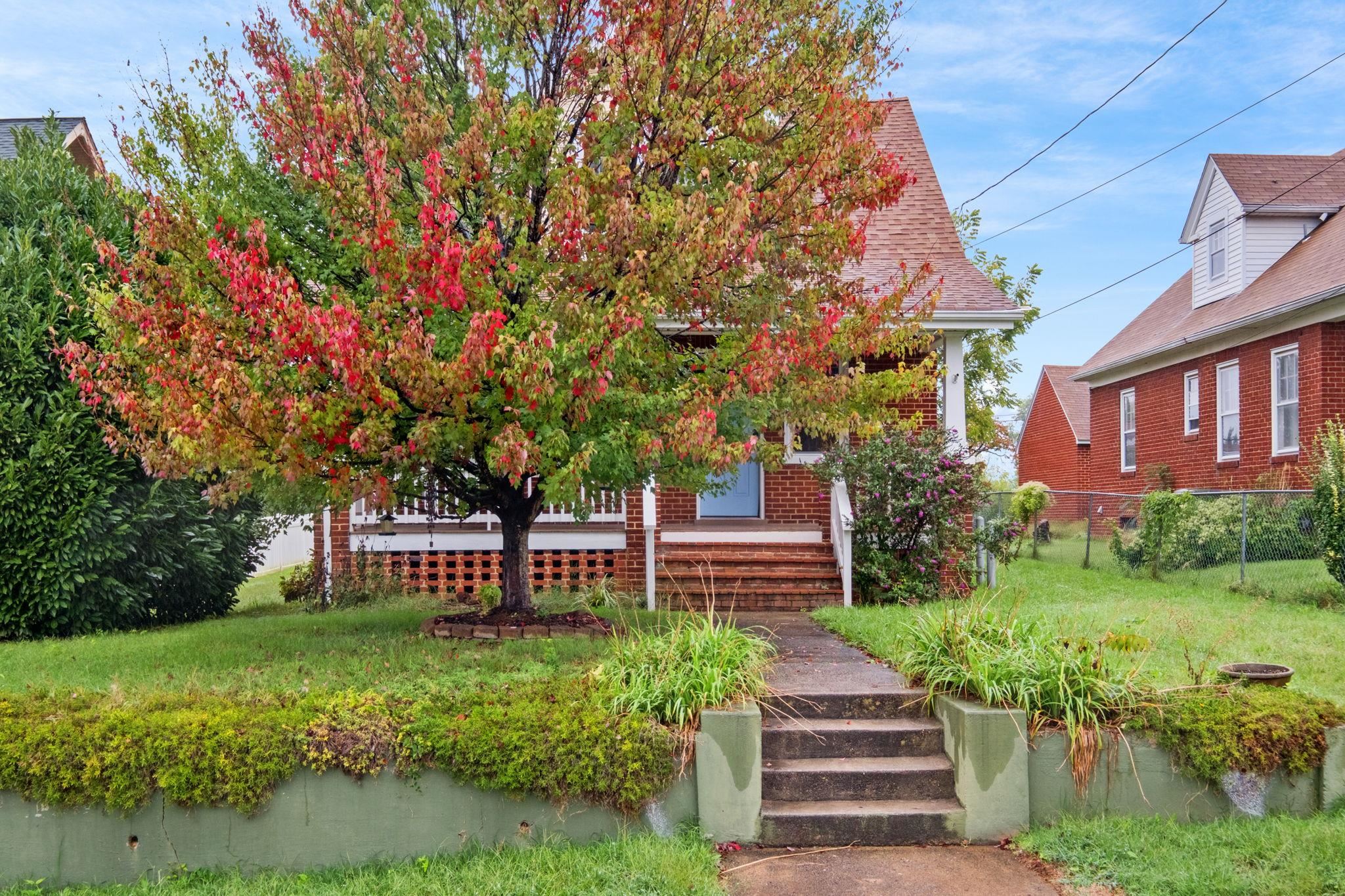 355 FLORENCE AVE, WAYNESBORO, Virginia 22980, 3 Bedrooms Bedrooms, ,1 BathroomBathrooms,Residential,355 FLORENCE AVE,682362 MLS # 682362 355 FLORENCE AVE, WAYNESBORO, Virginia 22980, 3 Bedrooms Bedrooms, ,1 BathroomBathrooms,Residential,355 FLORENCE AVE,682362 MLS # 682362