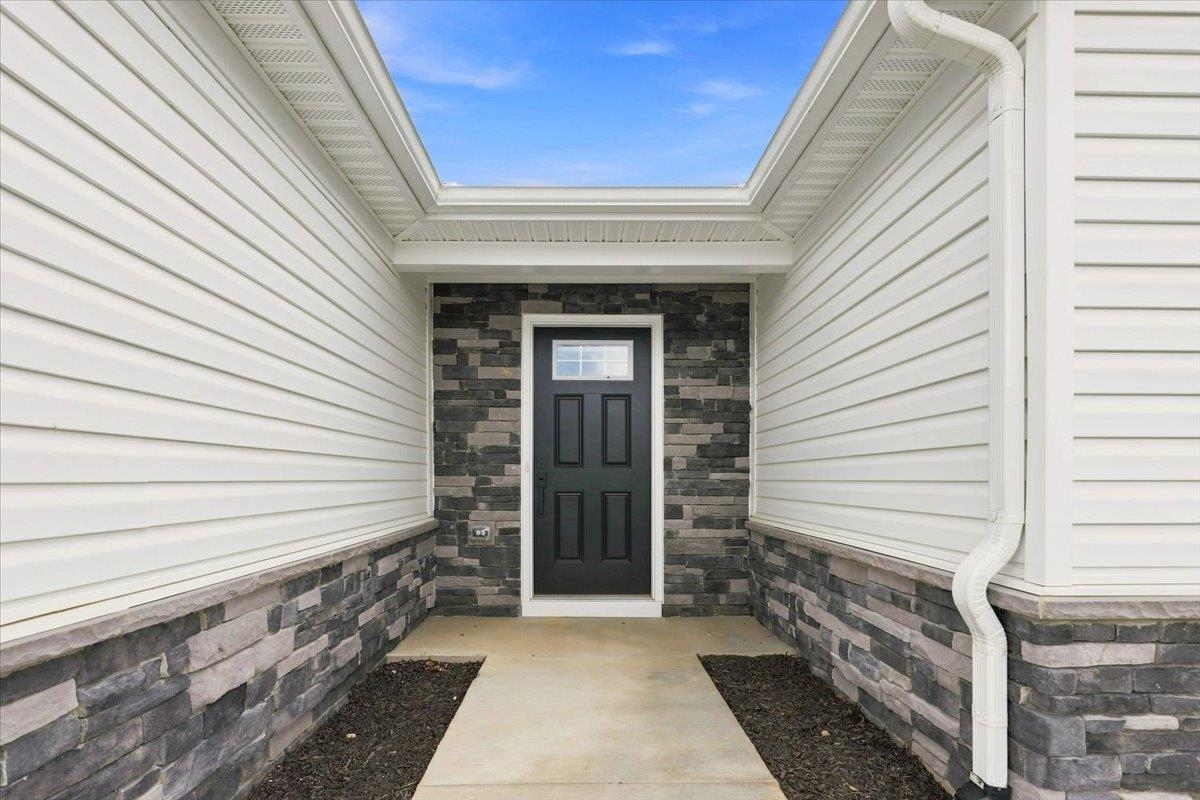 3033 OBSIDIAN TERR, ROCKINGHAM, Virginia 22801, 3 Bedrooms Bedrooms, ,2 BathroomsBathrooms,Residential,3033 OBSIDIAN TERR,679544 MLS # 679544