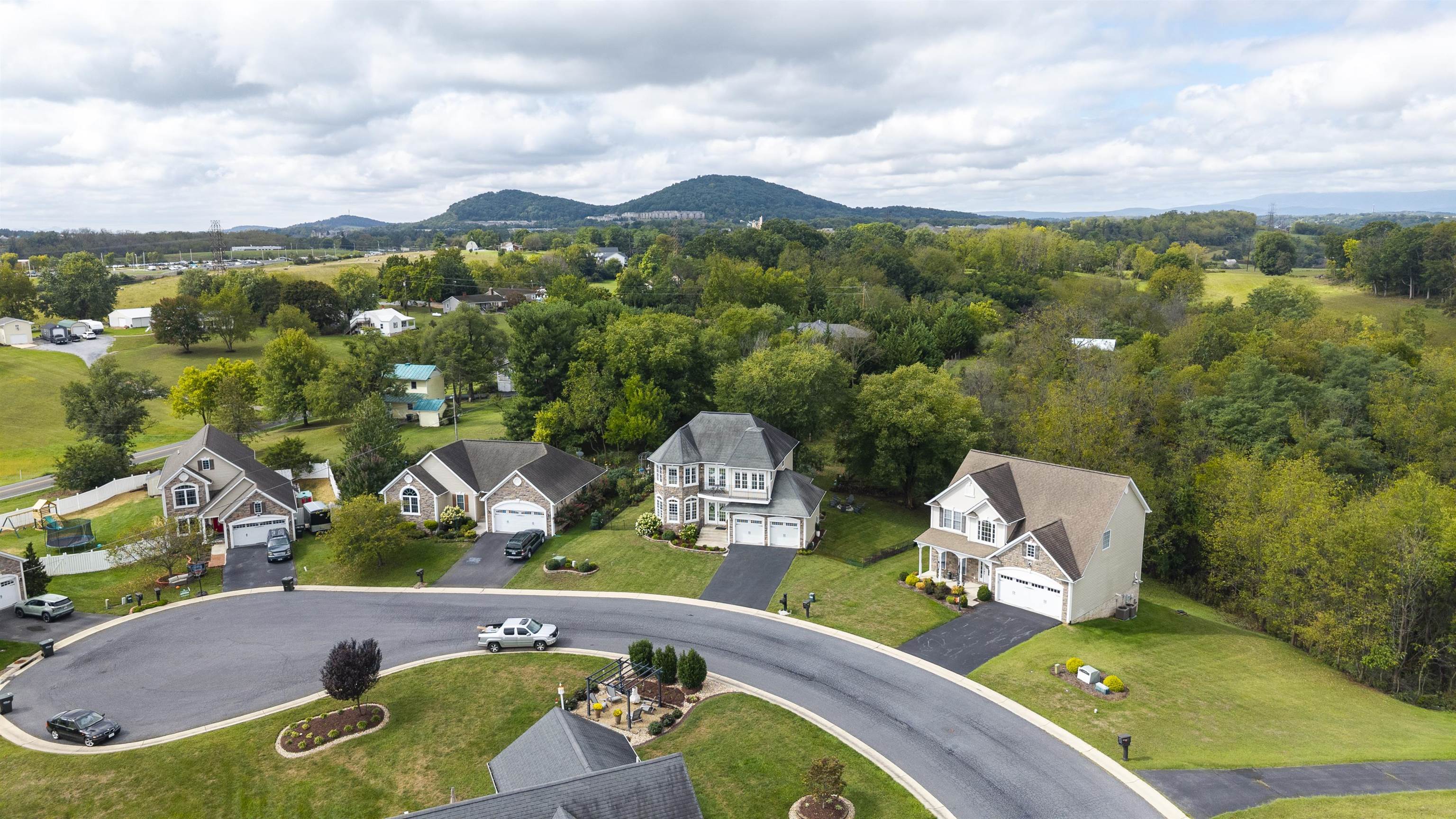 29 FOXCREST RIDGE, STAUNTON, Virginia 24401, 4 Bedrooms Bedrooms, ,2 BathroomsBathrooms,Residential,29 FOXCREST RIDGE,682383 MLS # 682383 29 FOXCREST RIDGE, STAUNTON, Virginia 24401, 4 Bedrooms Bedrooms, ,2 BathroomsBathrooms,Residential,29 FOXCREST RIDGE,682383 MLS # 682383