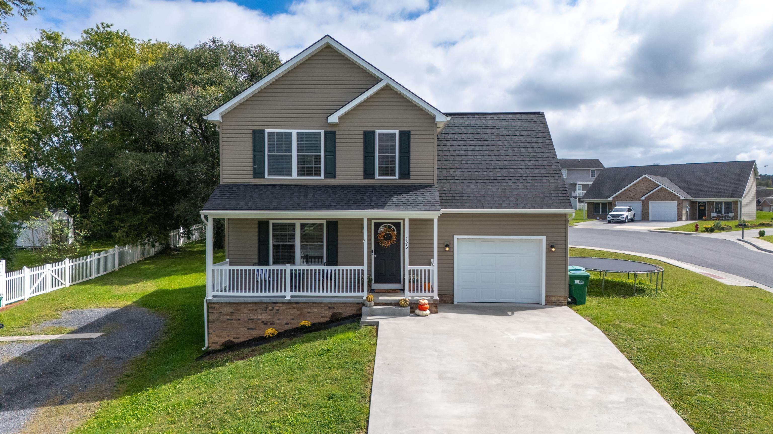 143 LINVILLE AVE, BROADWAY, Virginia 22815, 4 Bedrooms Bedrooms, ,2 BathroomsBathrooms,Residential,143 LINVILLE AVE,682389 MLS # 682389