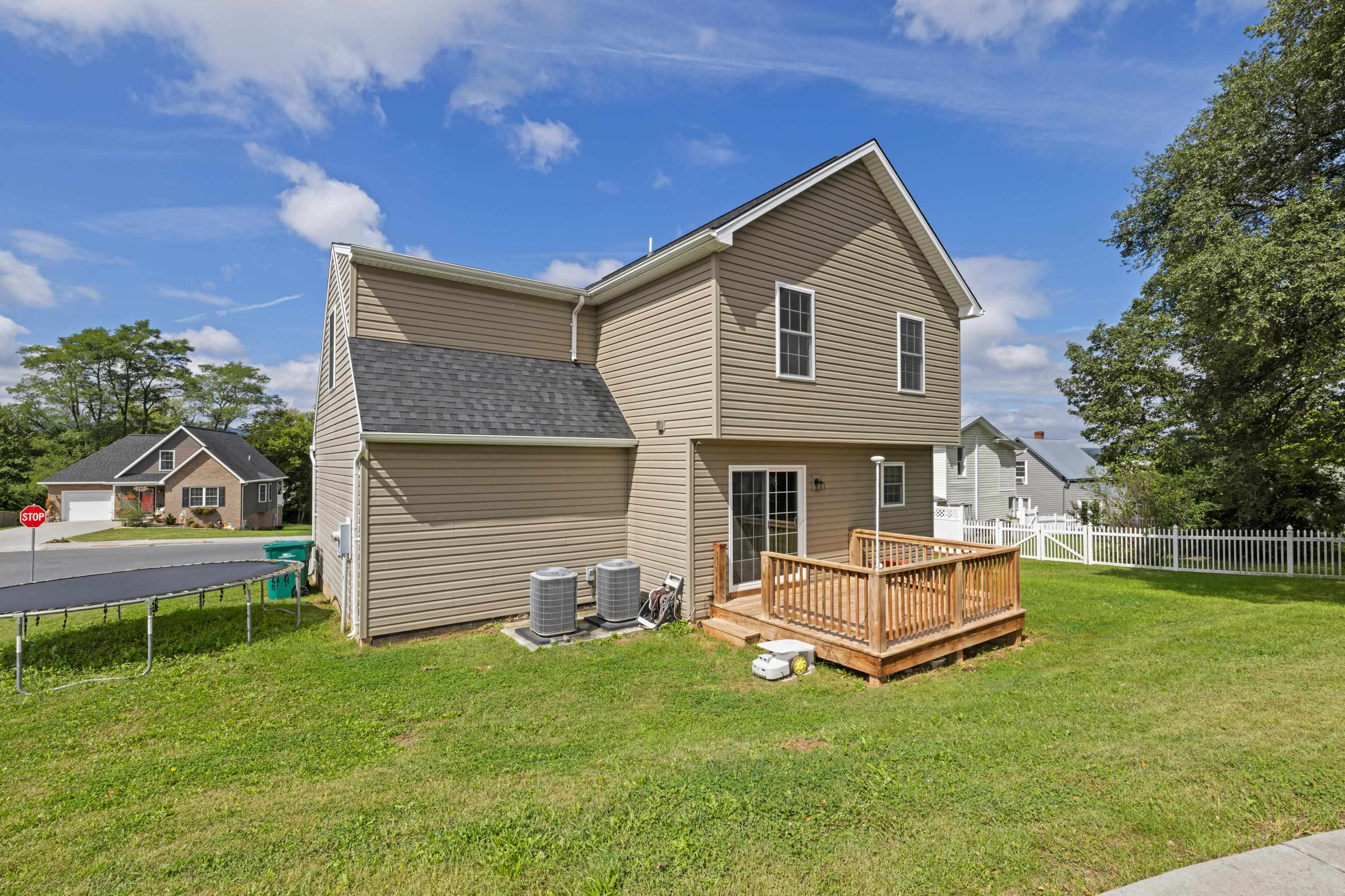 143 LINVILLE AVE, BROADWAY, Virginia 22815, 4 Bedrooms Bedrooms, ,2 BathroomsBathrooms,Residential,143 LINVILLE AVE,682389 MLS # 682389